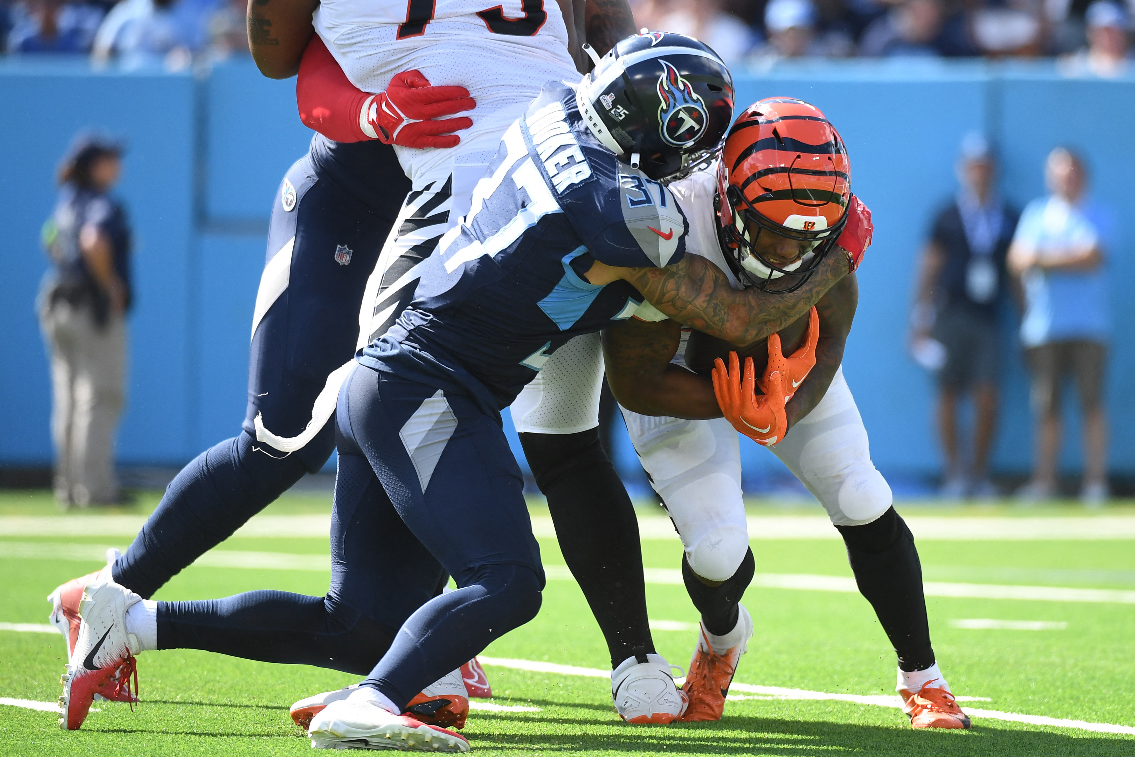 Derrick Henry helps Texans rout Bengals