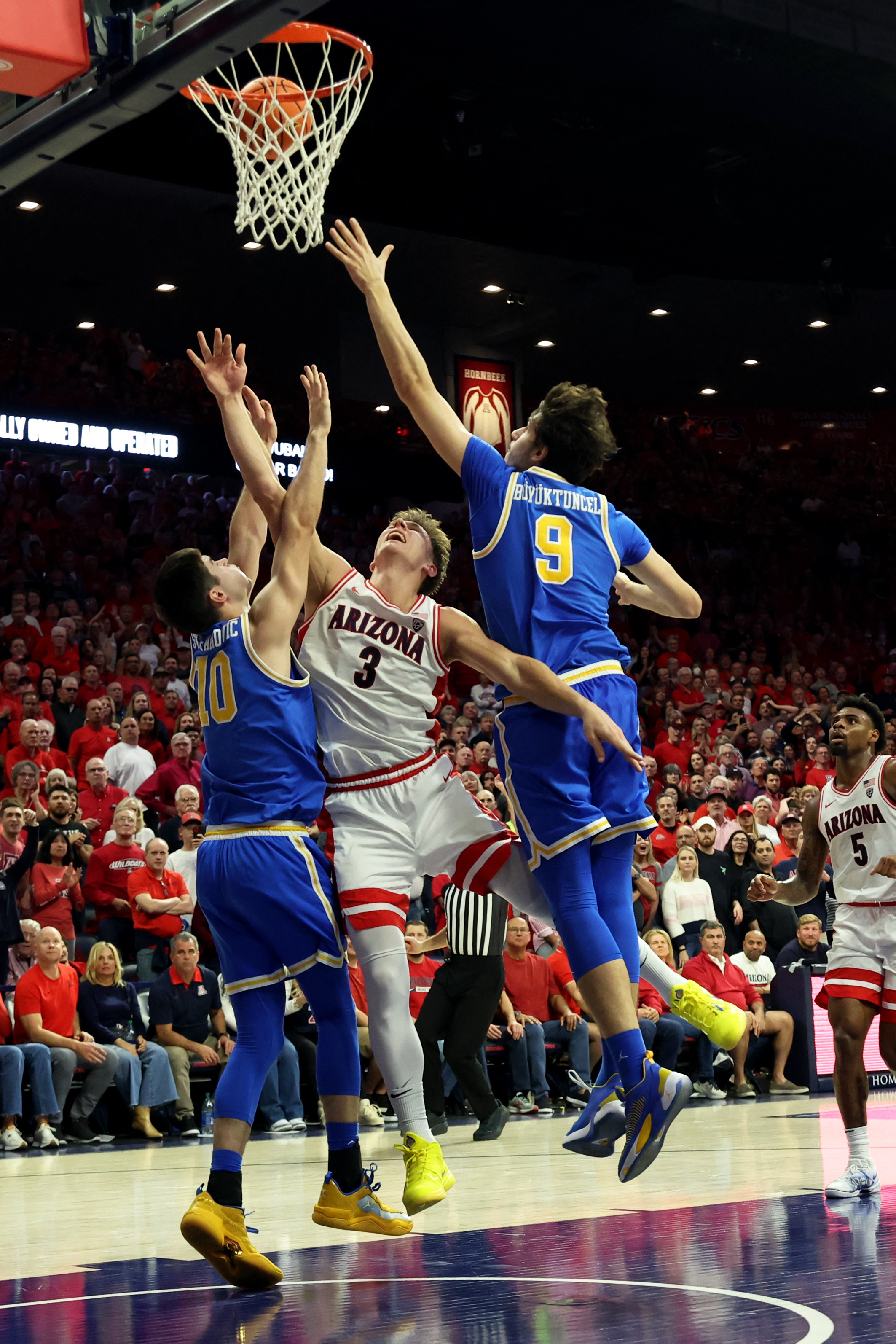 No. 12 Arizona Rallies From Big Deficit To Stop UCLA | Reuters