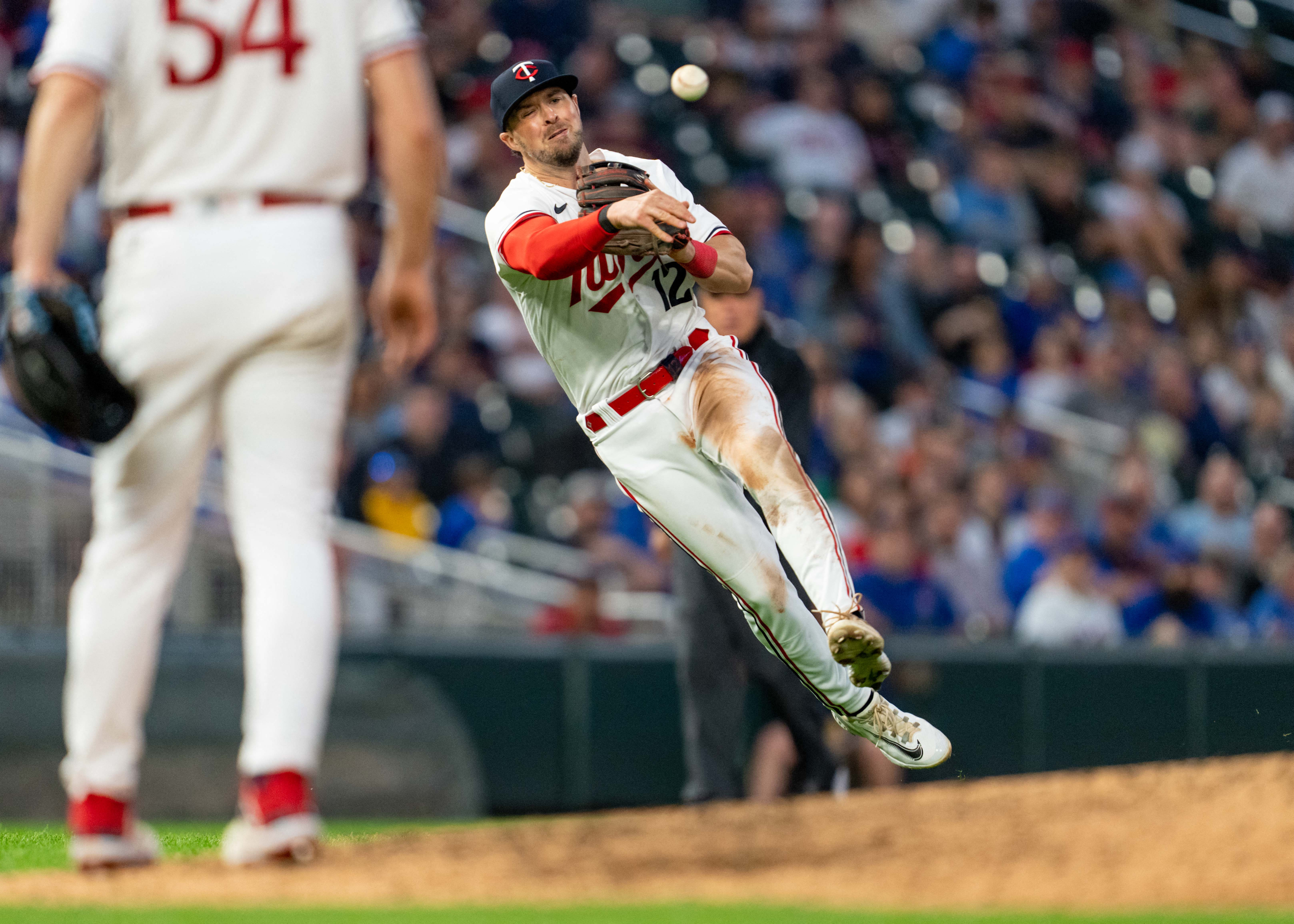 Cubs score late to rally past Twins, reach .500 again