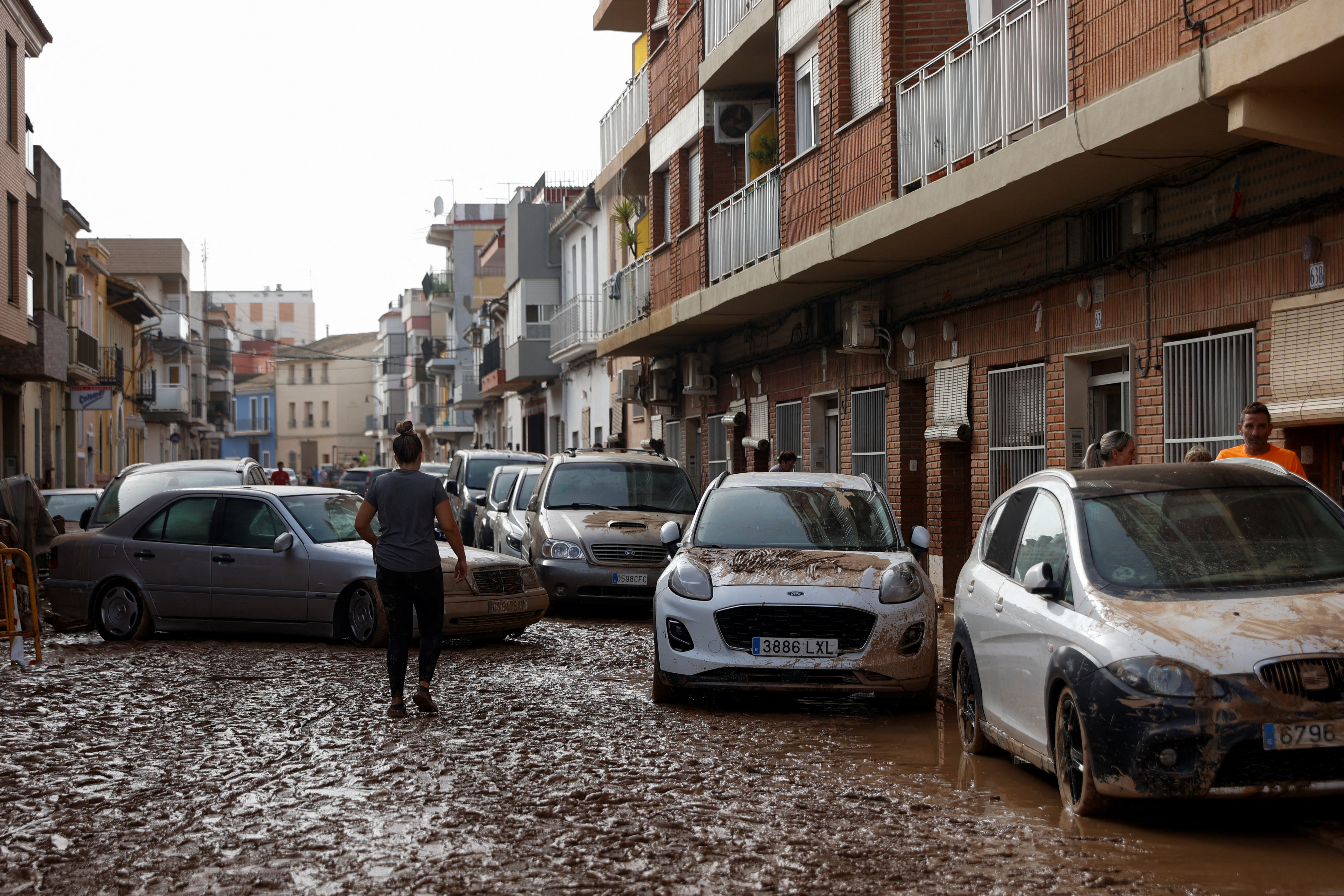 スペイン東部で洪水、72人死亡　一部地域で8時間に1年分の降雨