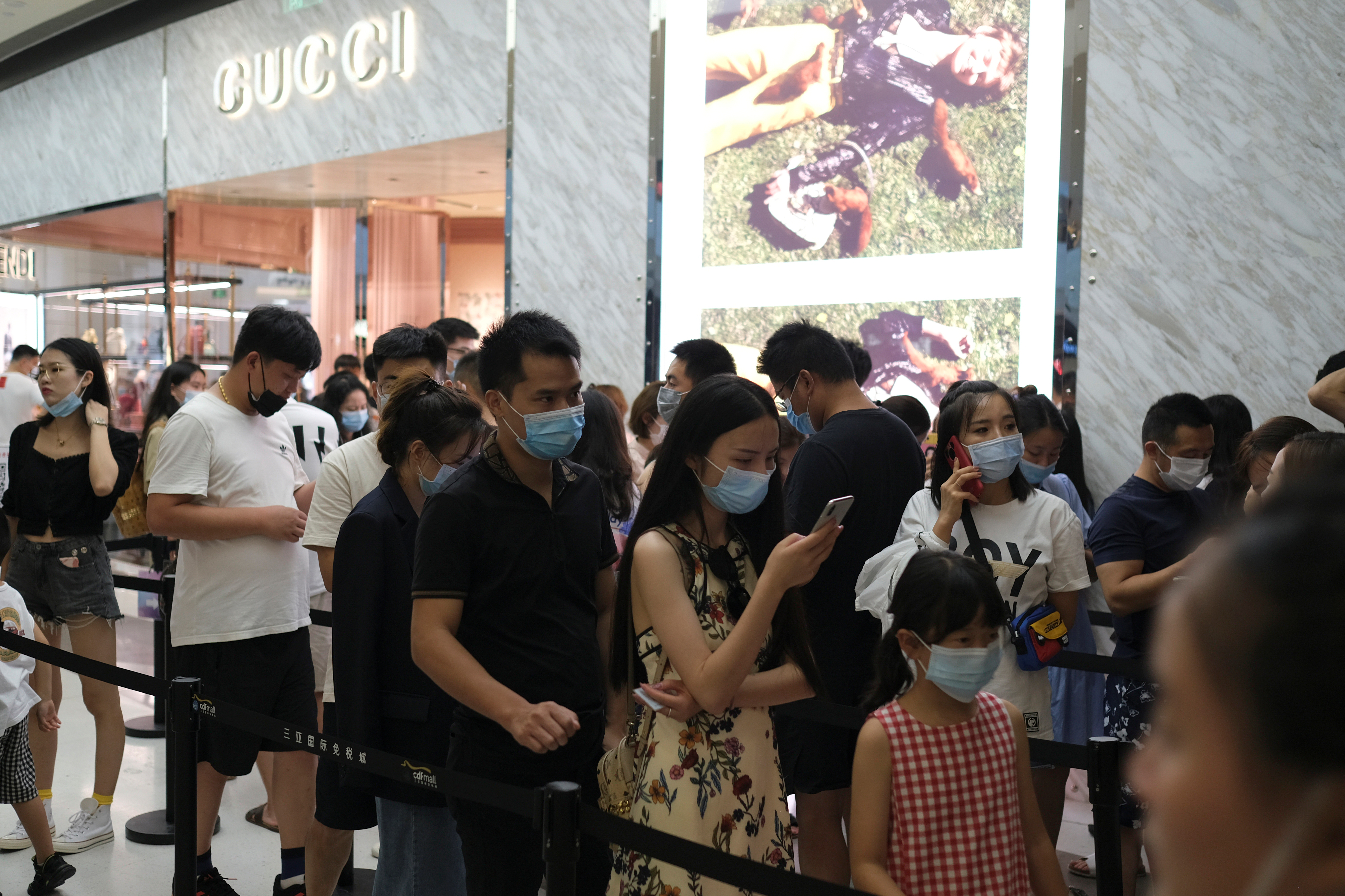 Chinese Shoppers Line Up for Louis Vuitton After Price Hike