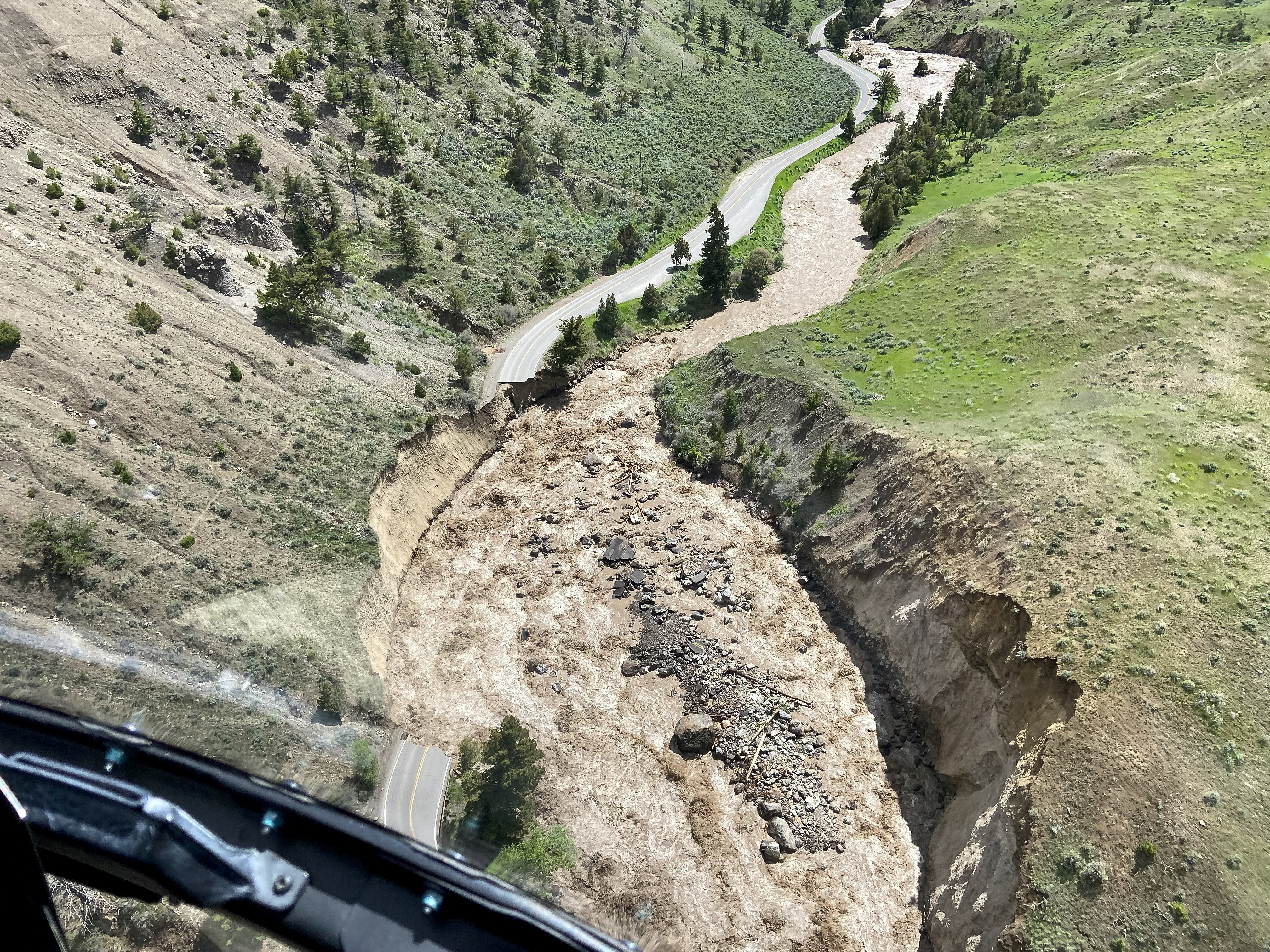 Floods sweep Yellowstone