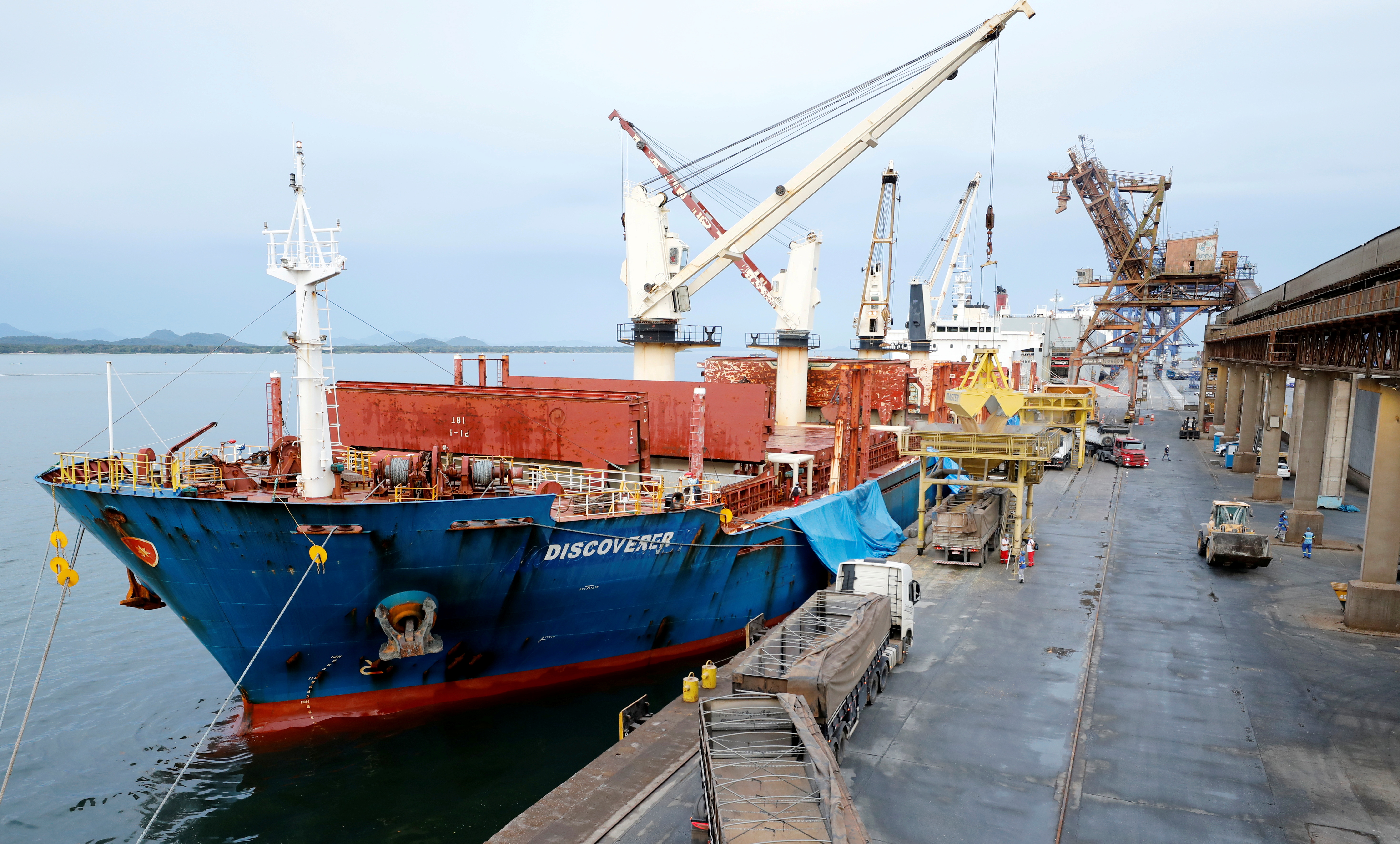 Bulk Carrier 'Discoverer' unloads U.S. soybeans at the port of Paranagua