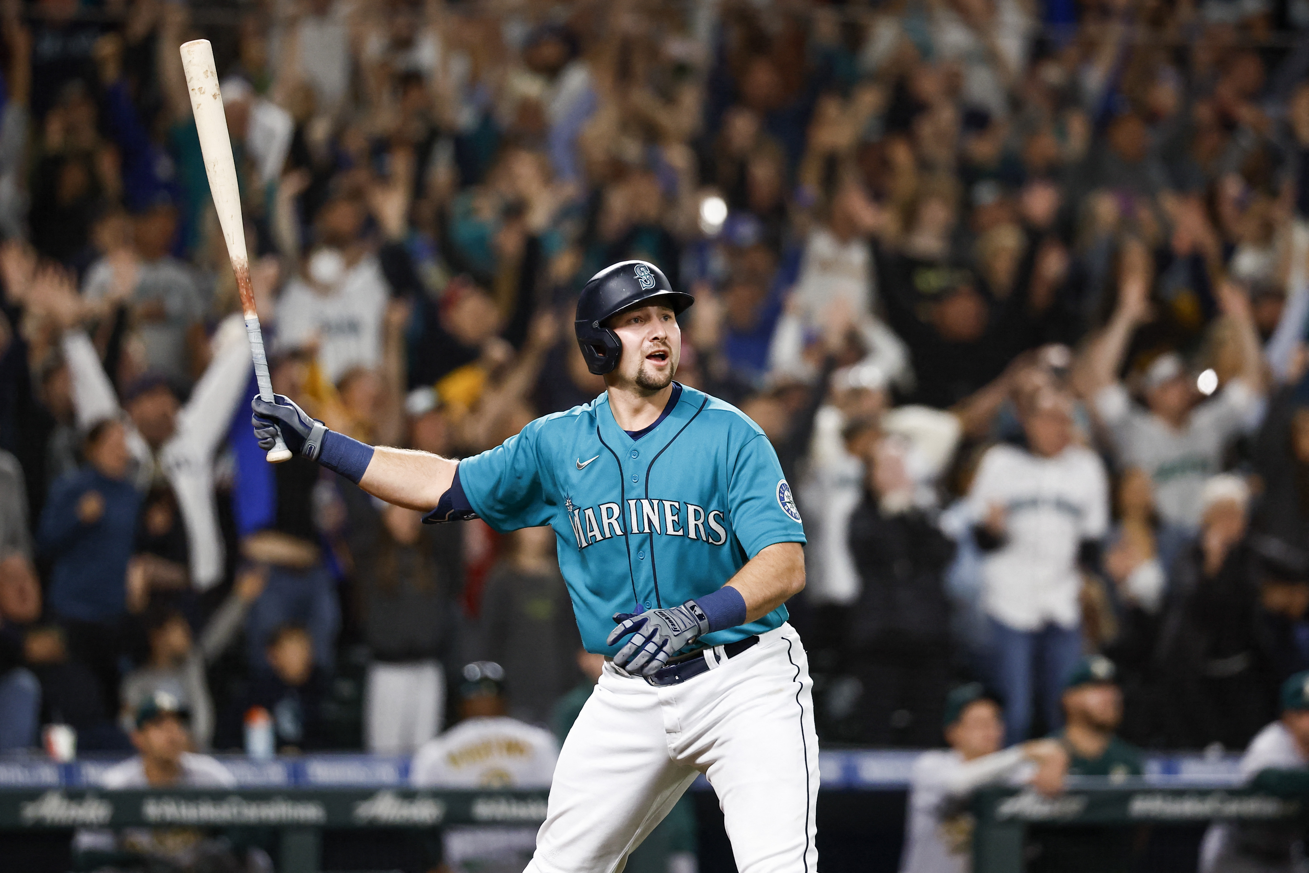 MLB roundup: Mariners clinch first playoff bid since 2001 | Reuters