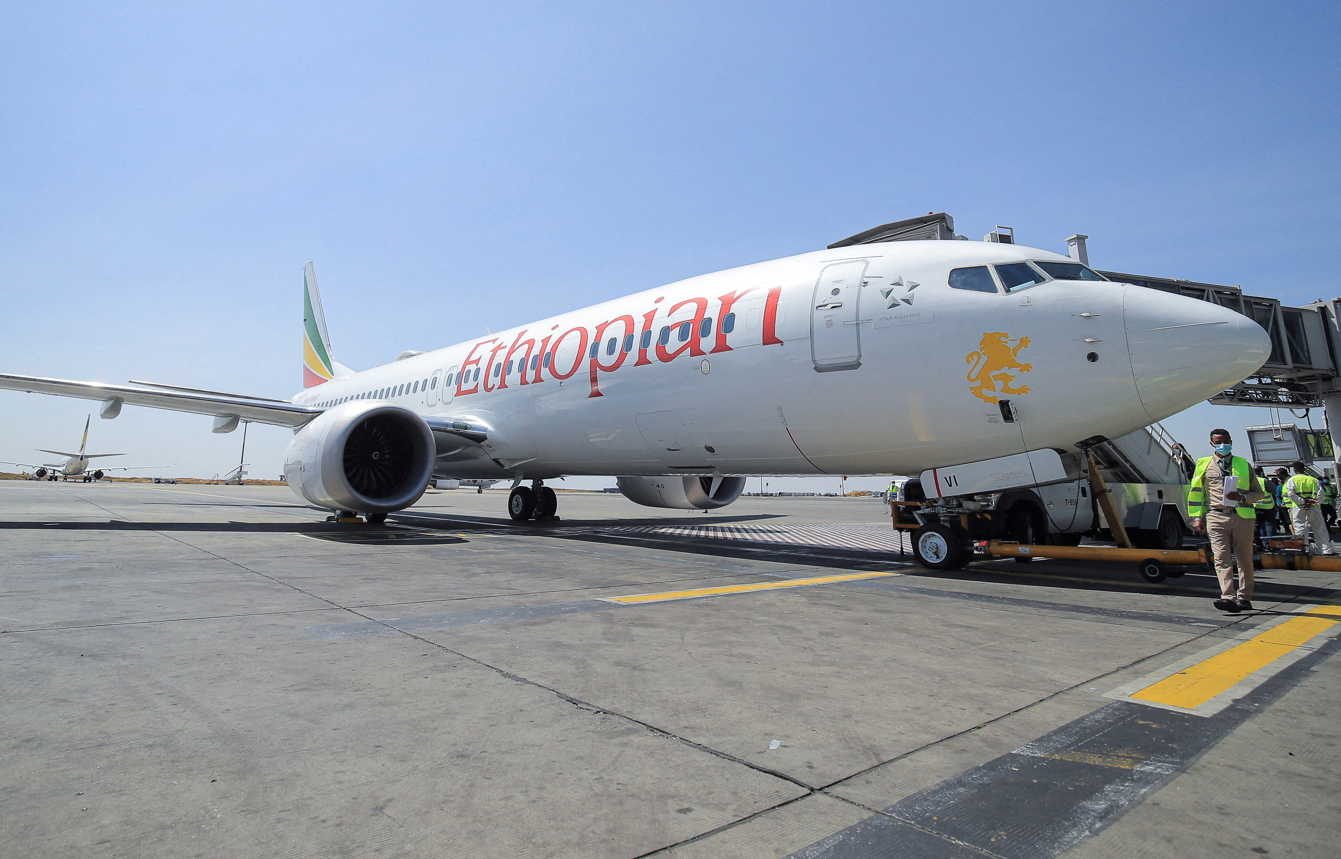 Et 761 ethiopian airlines. Adiss Abeba 737 Max crash. Эфиопский 737 Макс. Самолёт Boeing 737 авиакомпания Пегас. Боинг 737 Узбекистан.