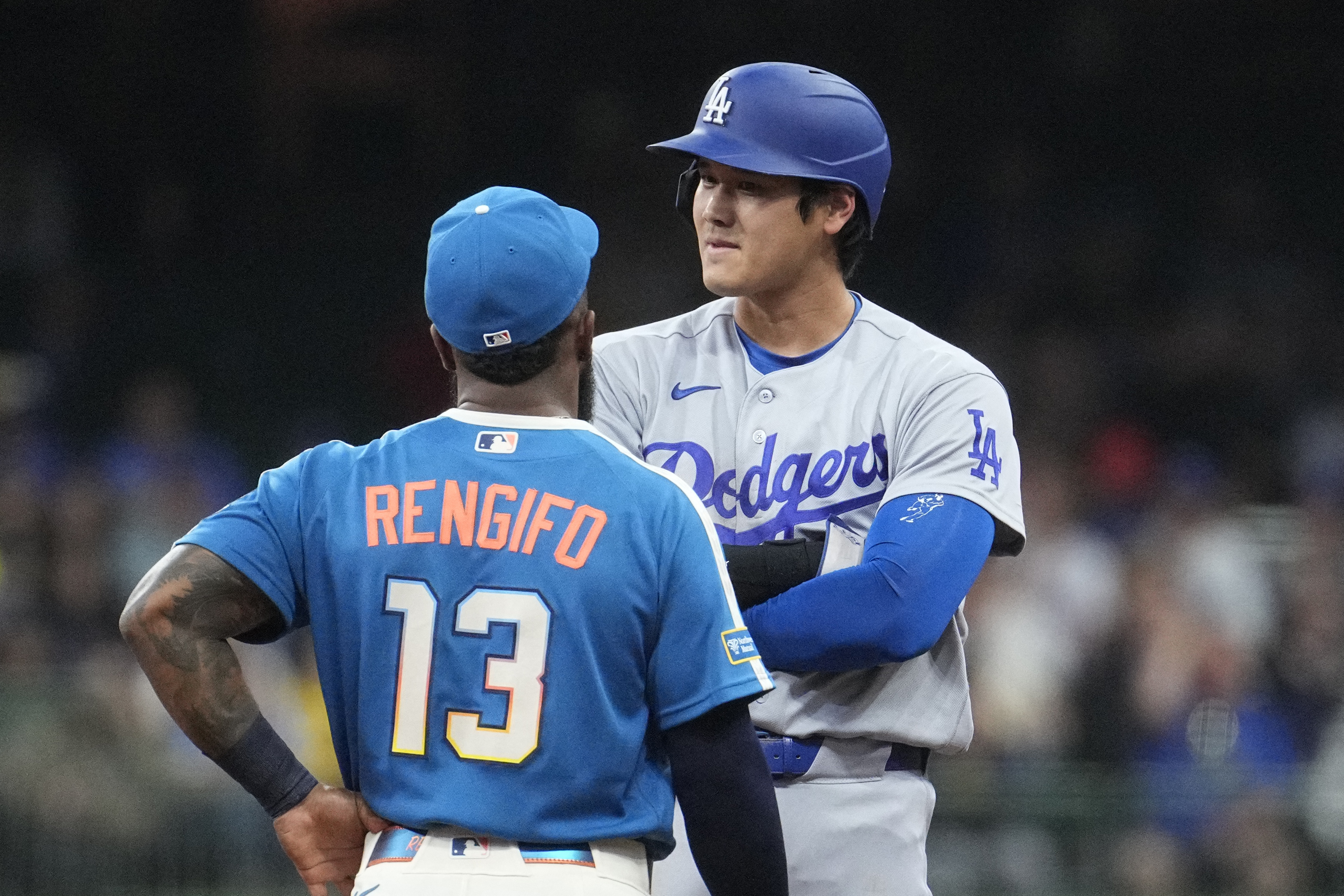 MLB＝大谷が8試合連続安打、岡本4三振 村上は11試合連続出塁 | ロイター