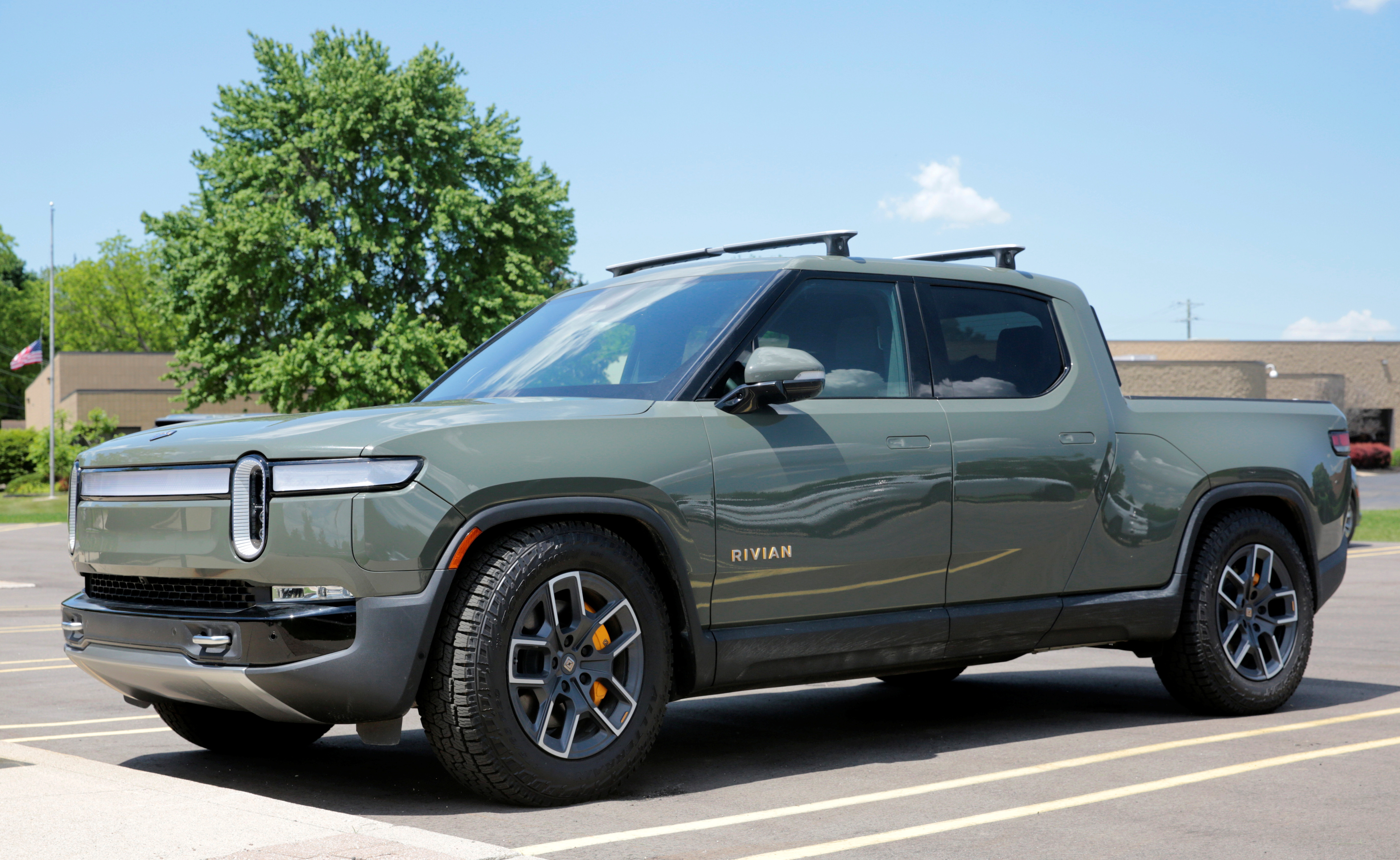 Manufacturing expert tears down the Rivian electric truck