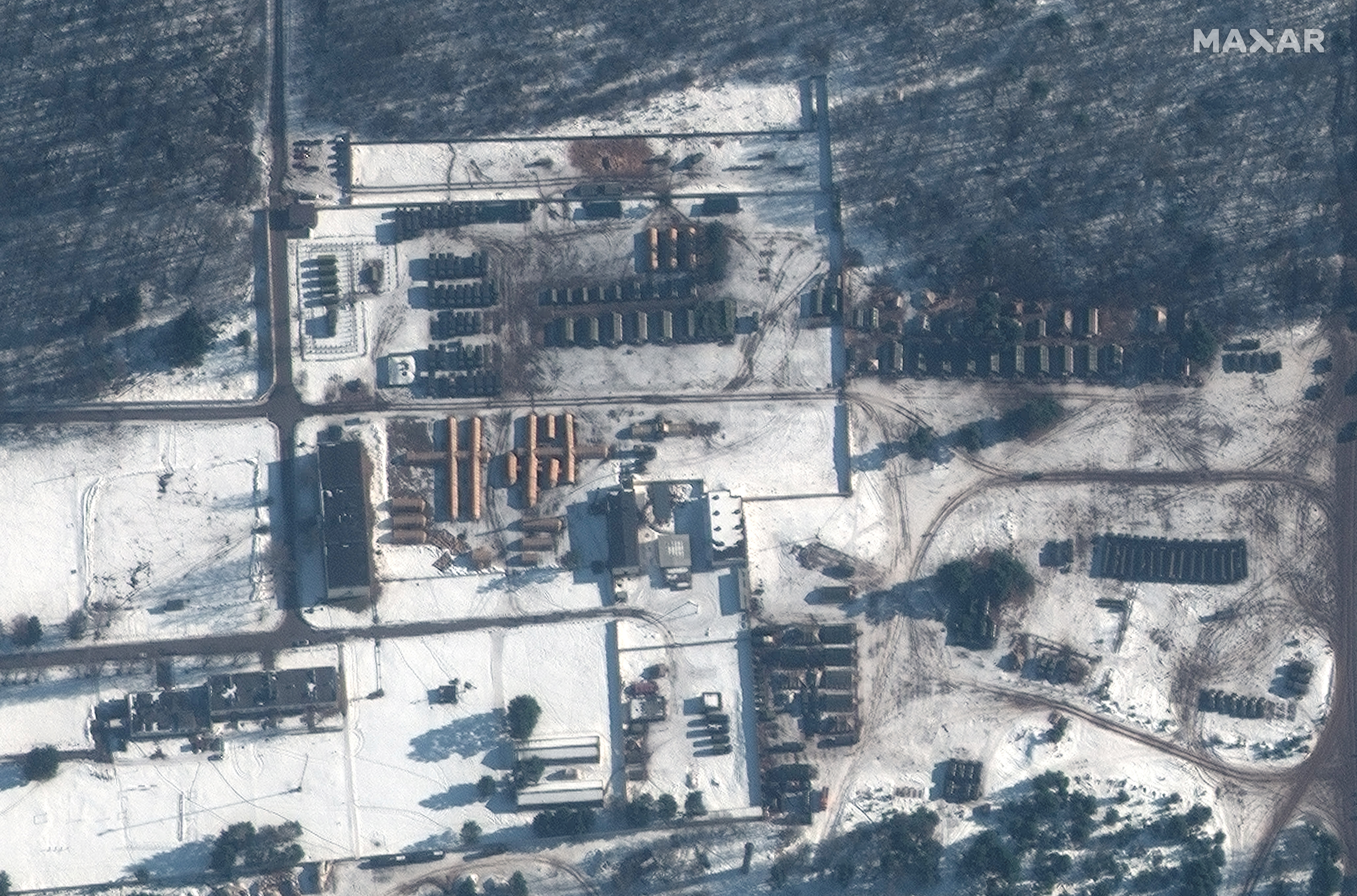 REFILE - DATA DI CORREZIONE Un'immagine satellitare mostra un primo piano di un ospedale da campo presso l'area di addestramento di Osipovichi in Bielorussia, 14 febbraio 2022. Foto scattata il 14 febbraio 2022. Maxar Technologies/Handout via REUTERS