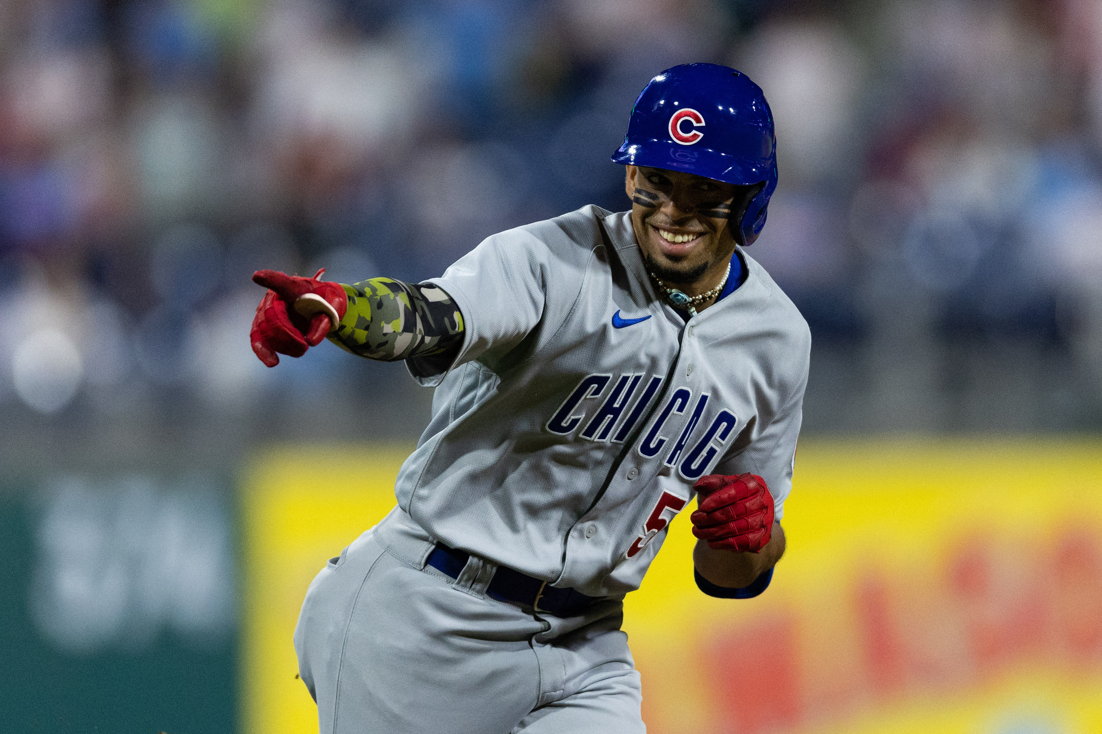 Cubs snap Phillies' 10-game winning streak