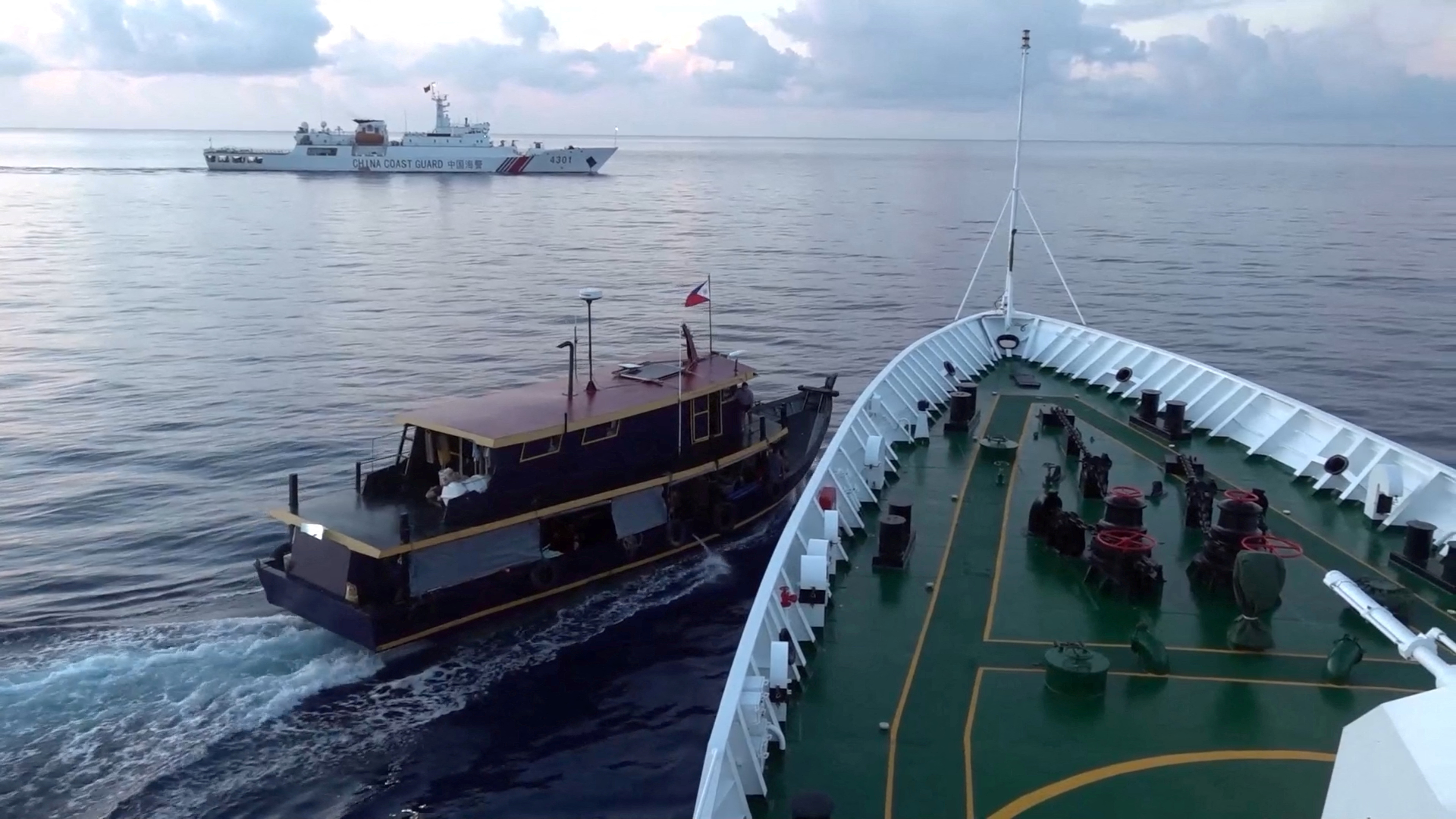 O coliziune între o ambarcațiune filipineză și o navă chineză a Gărzii de Coastă în Marea Chinei de Sud