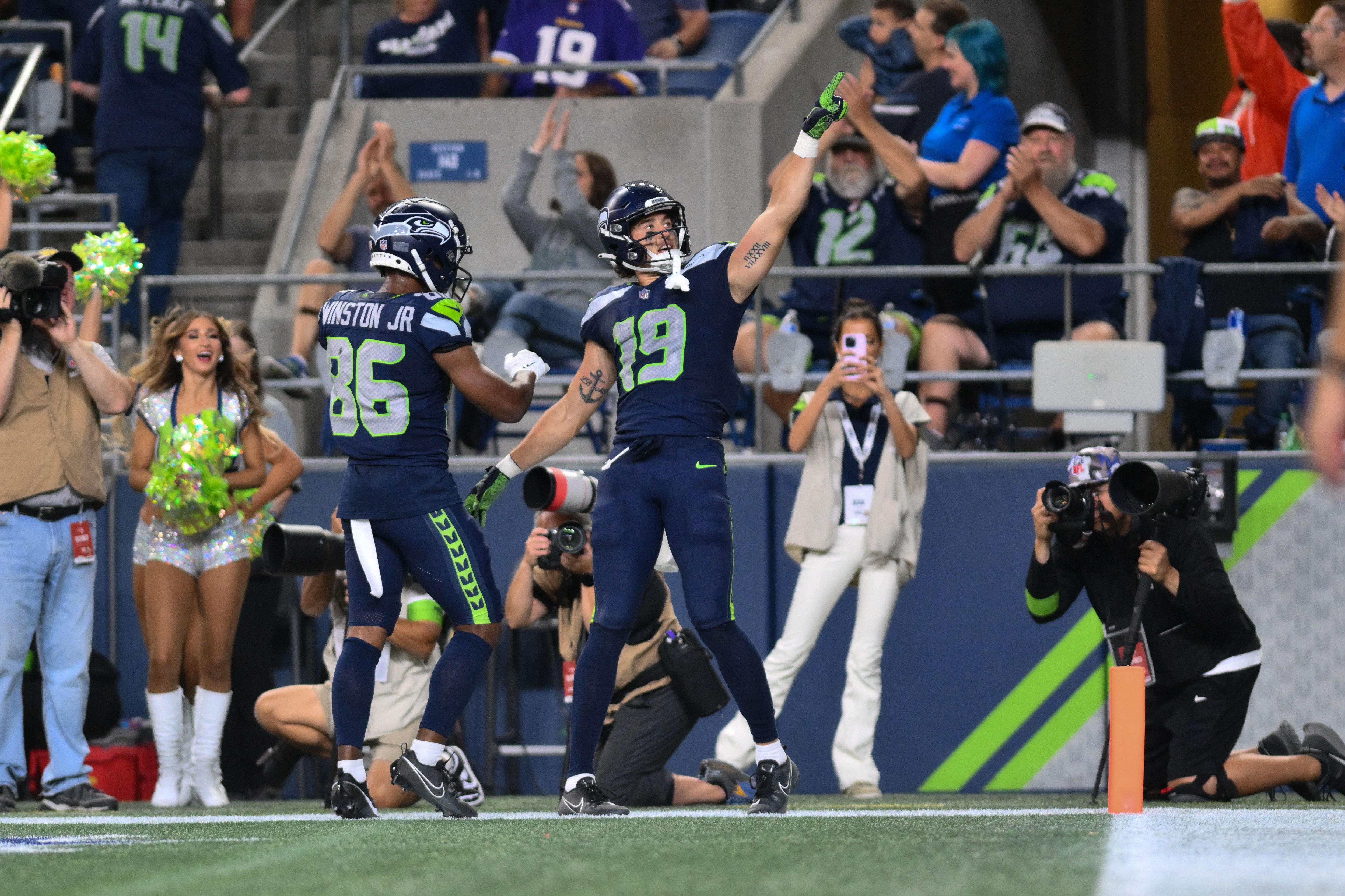 Drew Lock rallies Seahawks past Vikings