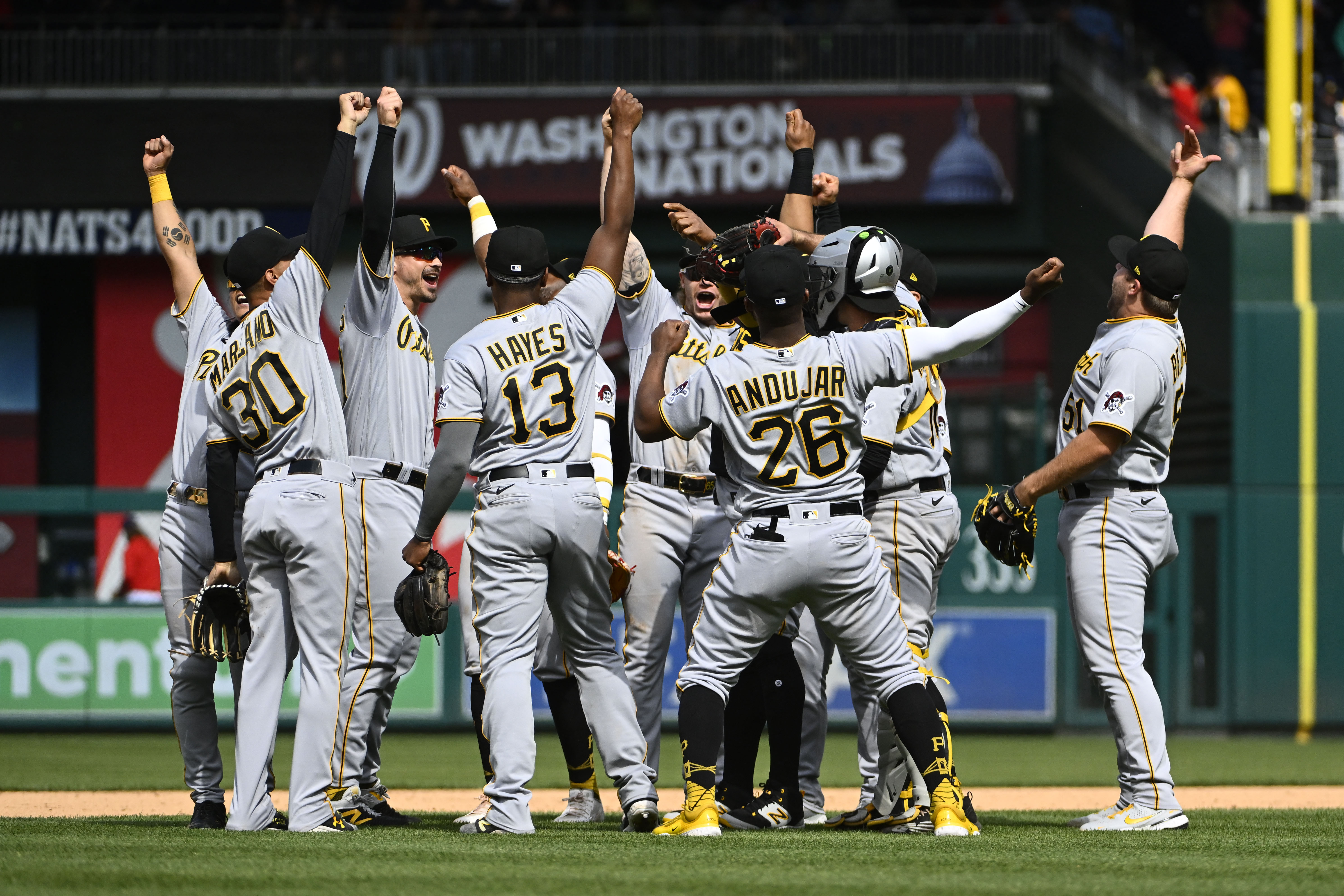 Ji Hwan Bae's walk-off homer lifts Pirates to improbable win over Astros -  The Athletic