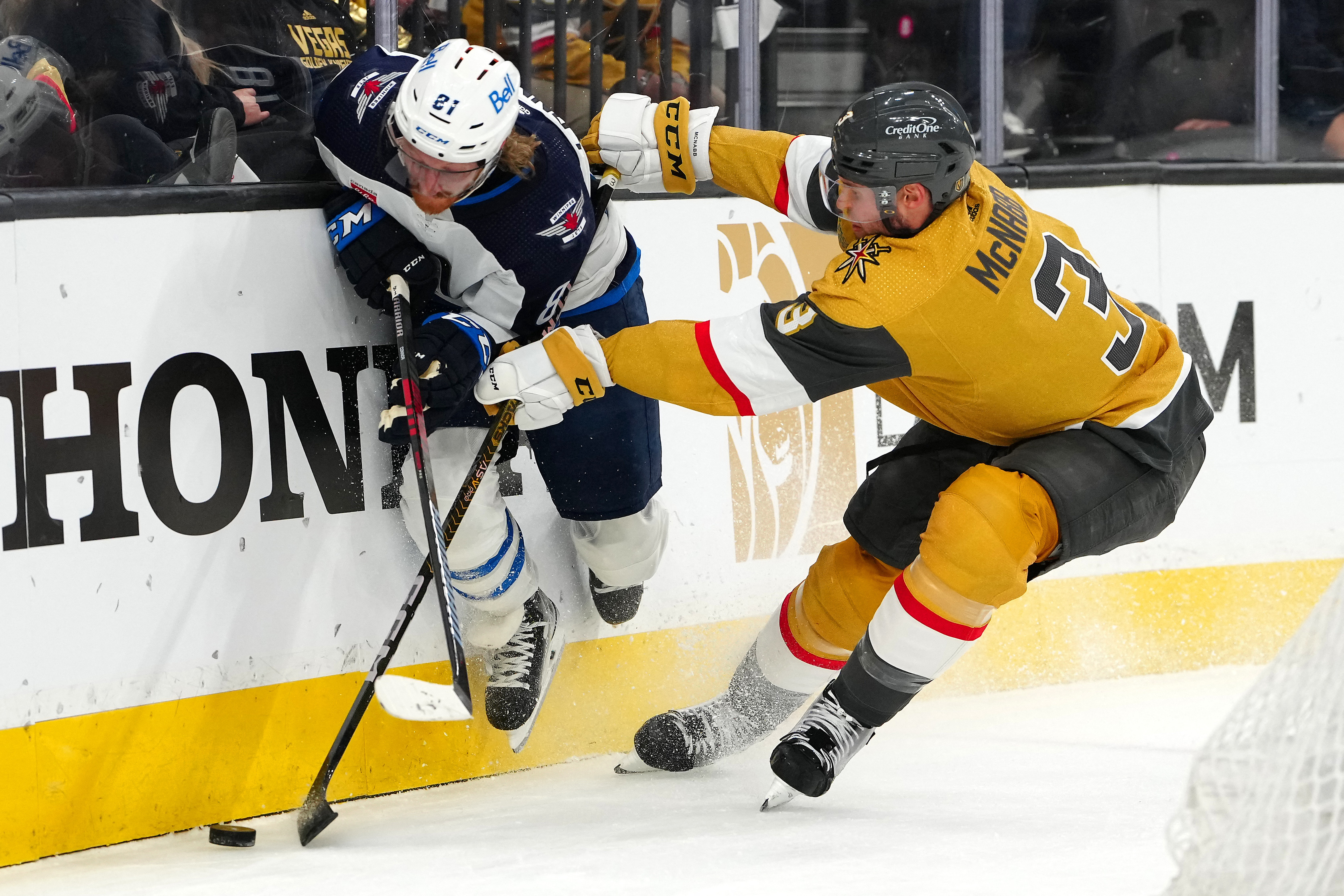 Jets blow out Golden Knights in series opener