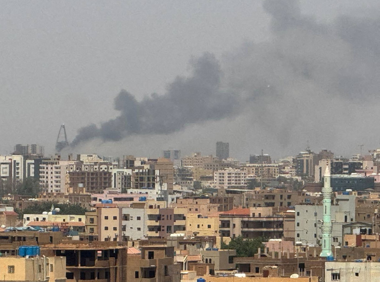 Plumes of smoke rise during clashes between the paramilitary Rapid Support Forces and the army in Khartoum