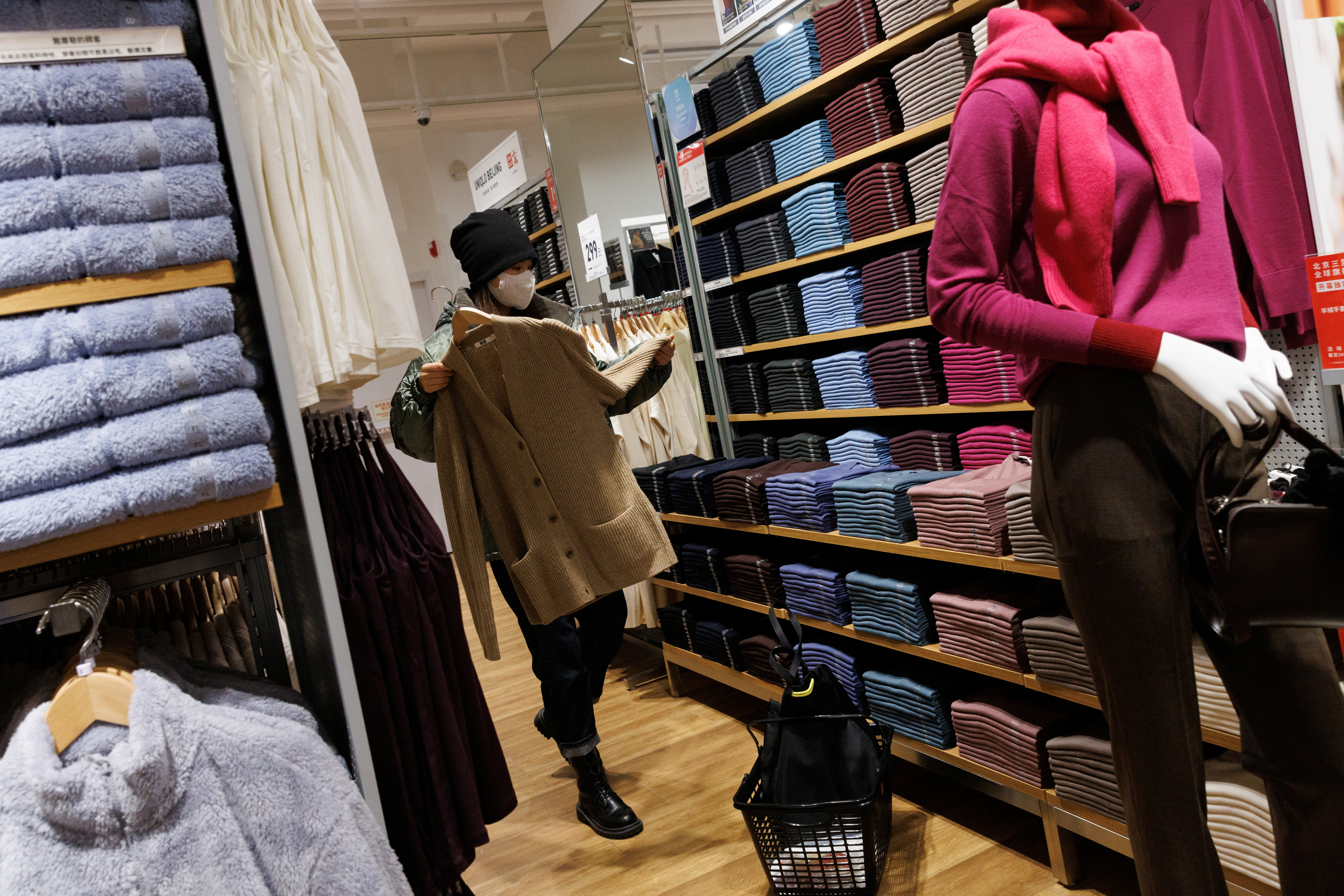 Uniqlo owner Fast Retailing sees 18% rise in annual profit, plans more  stores in China