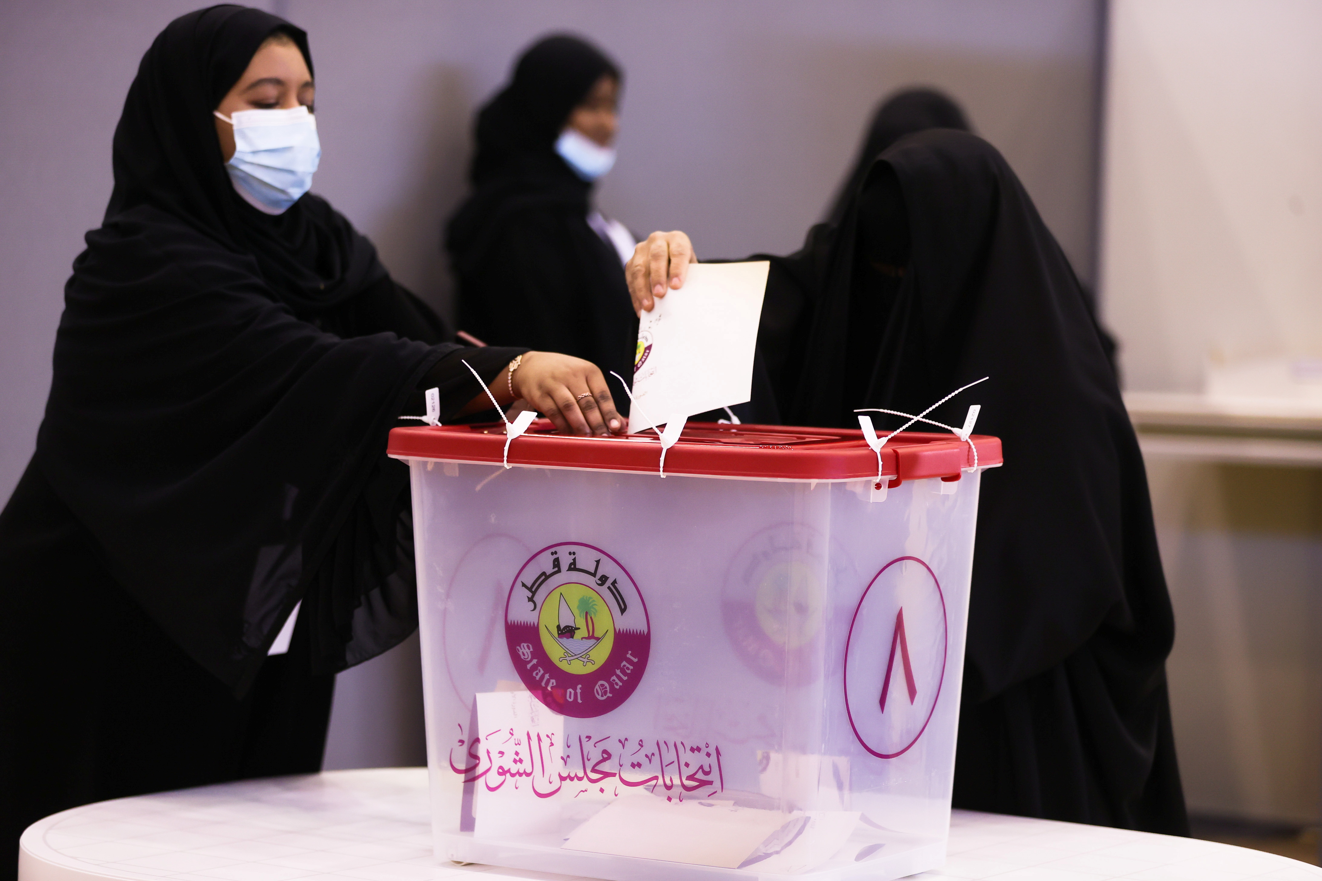 Voter casts their ballot in the Gulf Arab state's first legislative elections for two-thirds of the advisory Shura Council, in Doha, Qatar October 2, 2021. REUTERS/Ibraheem Al Omari