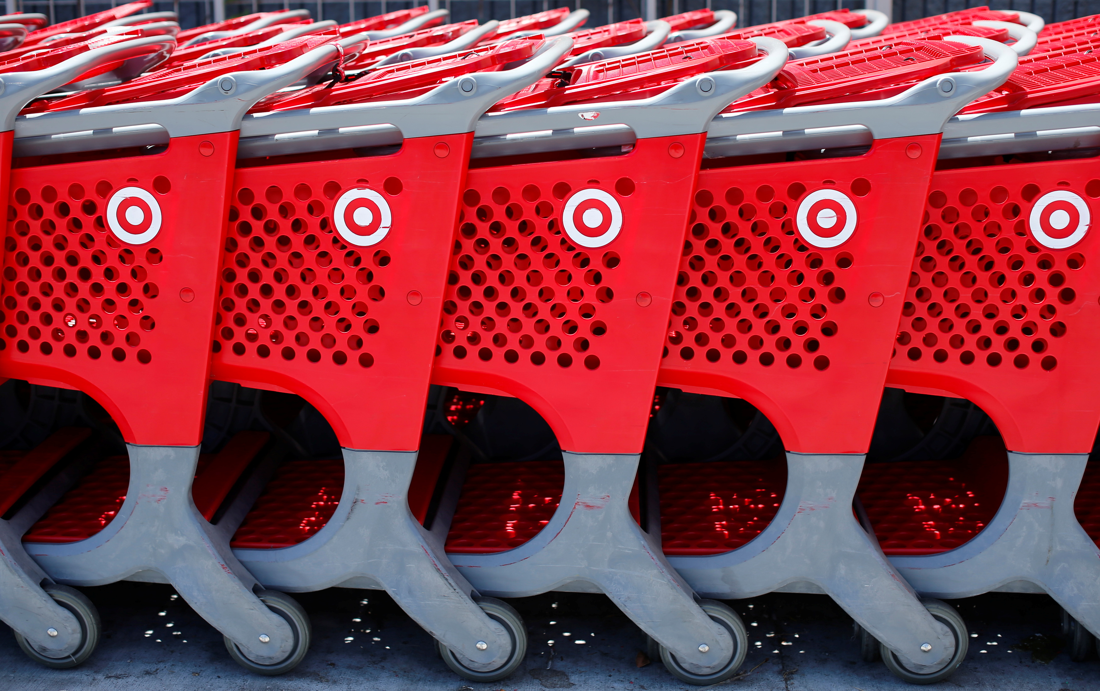 Shopping carts from a Target store are lined up in Encinitas, California May 22, 2013. REUTERS/Mike Blake/File Photo