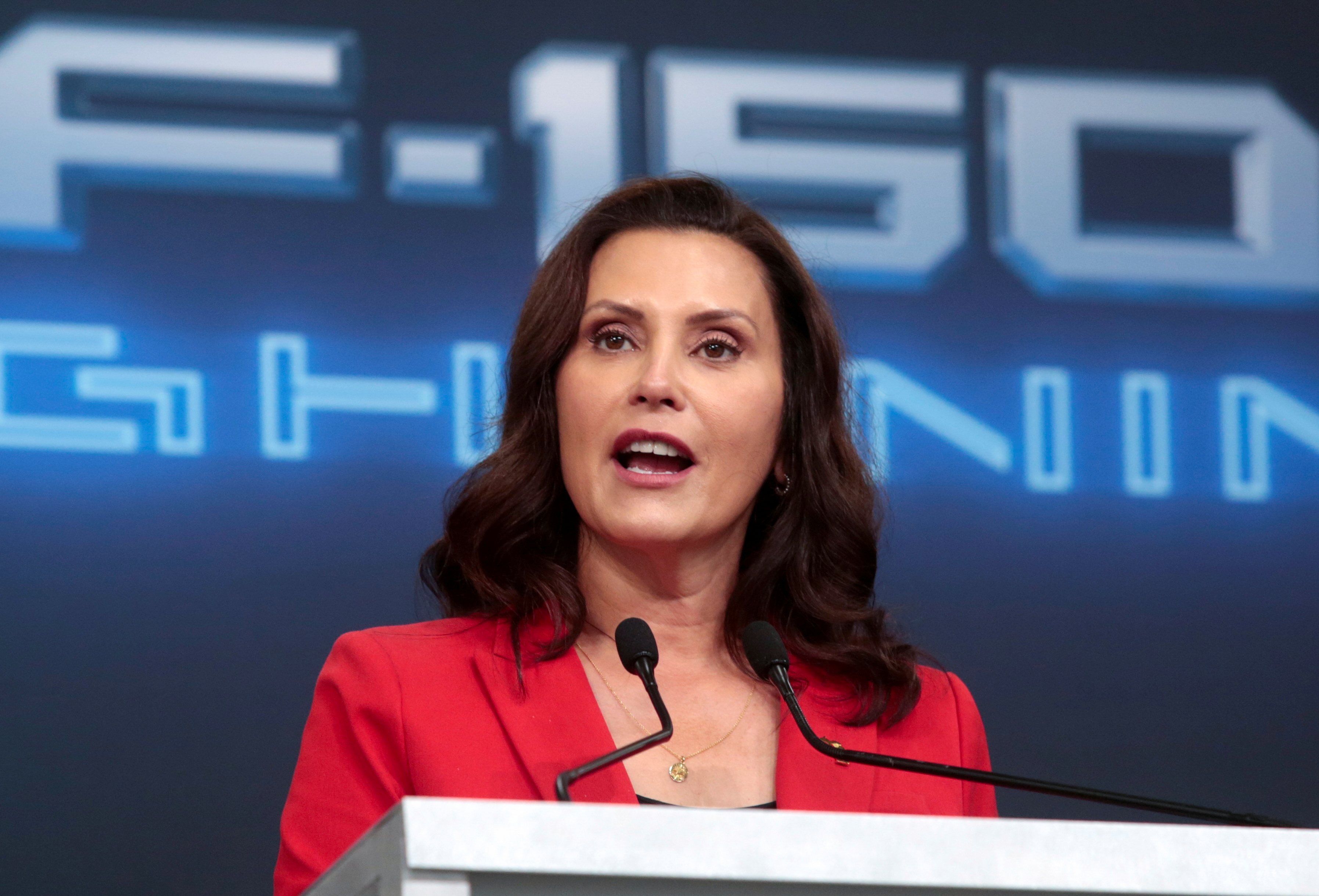 Gretchen Whitmer, Michigan kormányzója a Ford teljesen elektromos F-150 Lightning teherautóról beszél a Rouge Electric Vehicle Centerben, Dearborn, Michigan, USA.szeptember 16, 2021. REUTERS / Rebecca szakács