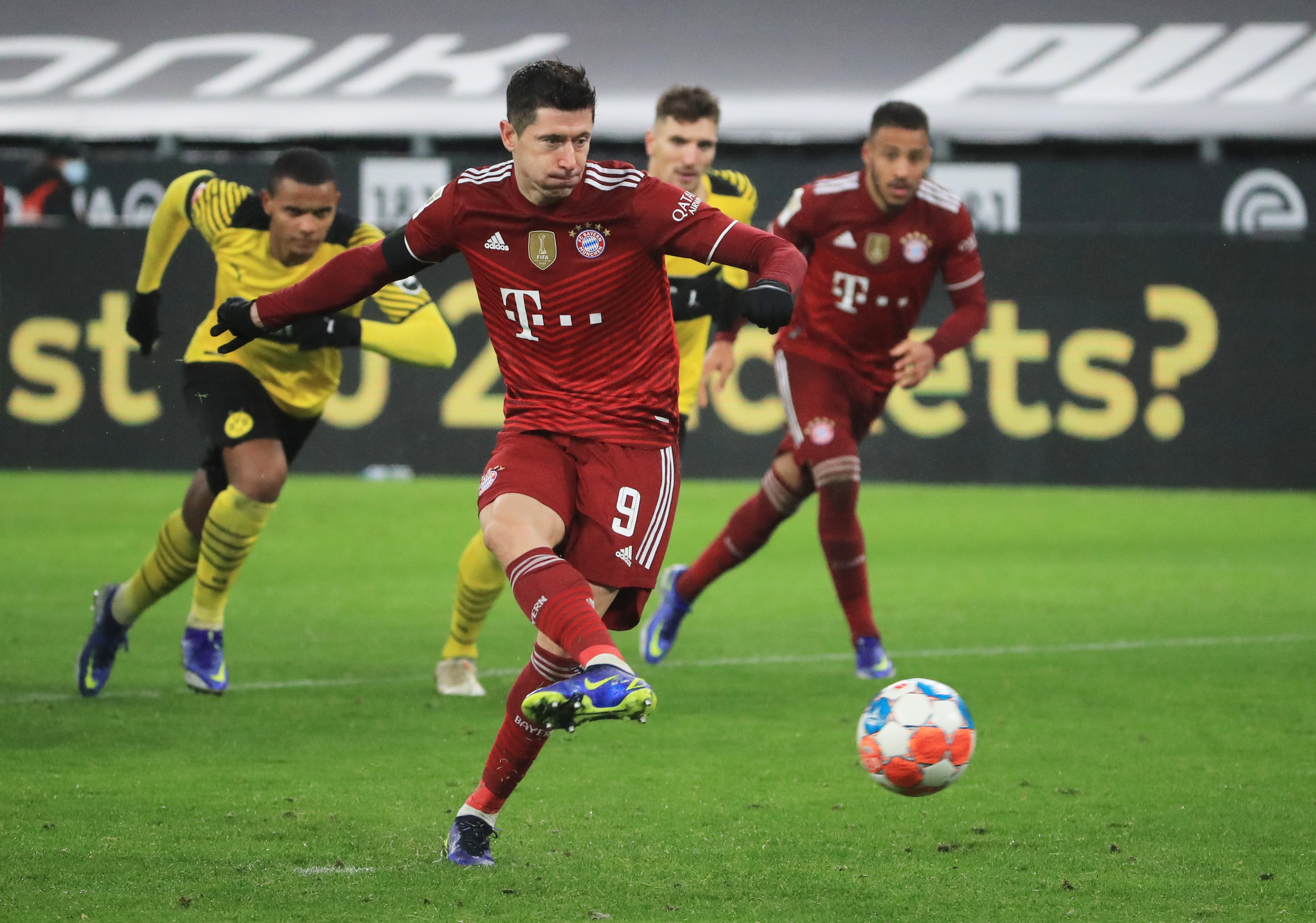 spiel bayern gegen dortmund Lewandowski double gives Bayern 3-2 win at Dortmund and four-point lead