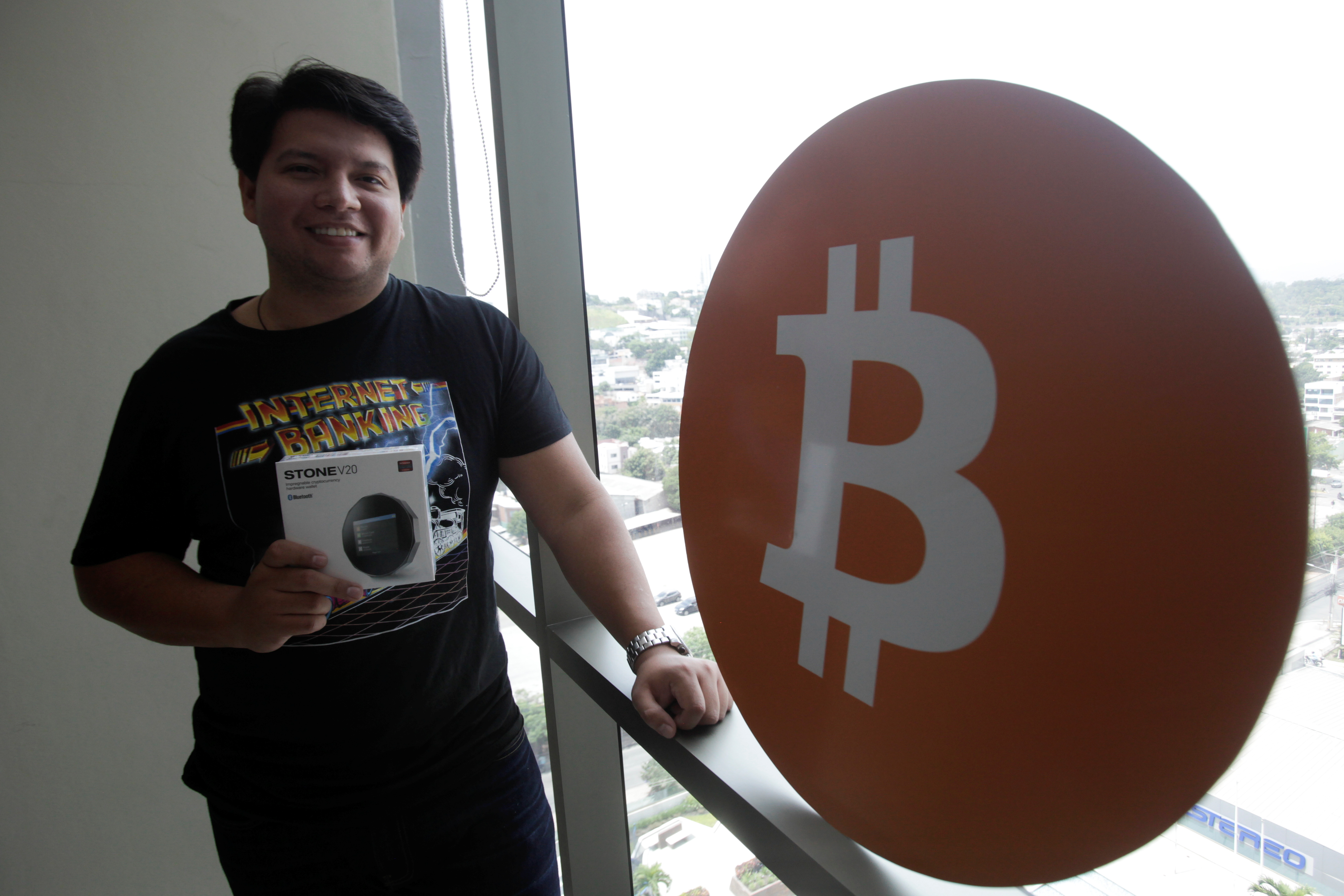 Bitcoin fever reaches Honduras with first cryptocurrency ATM | Reuters