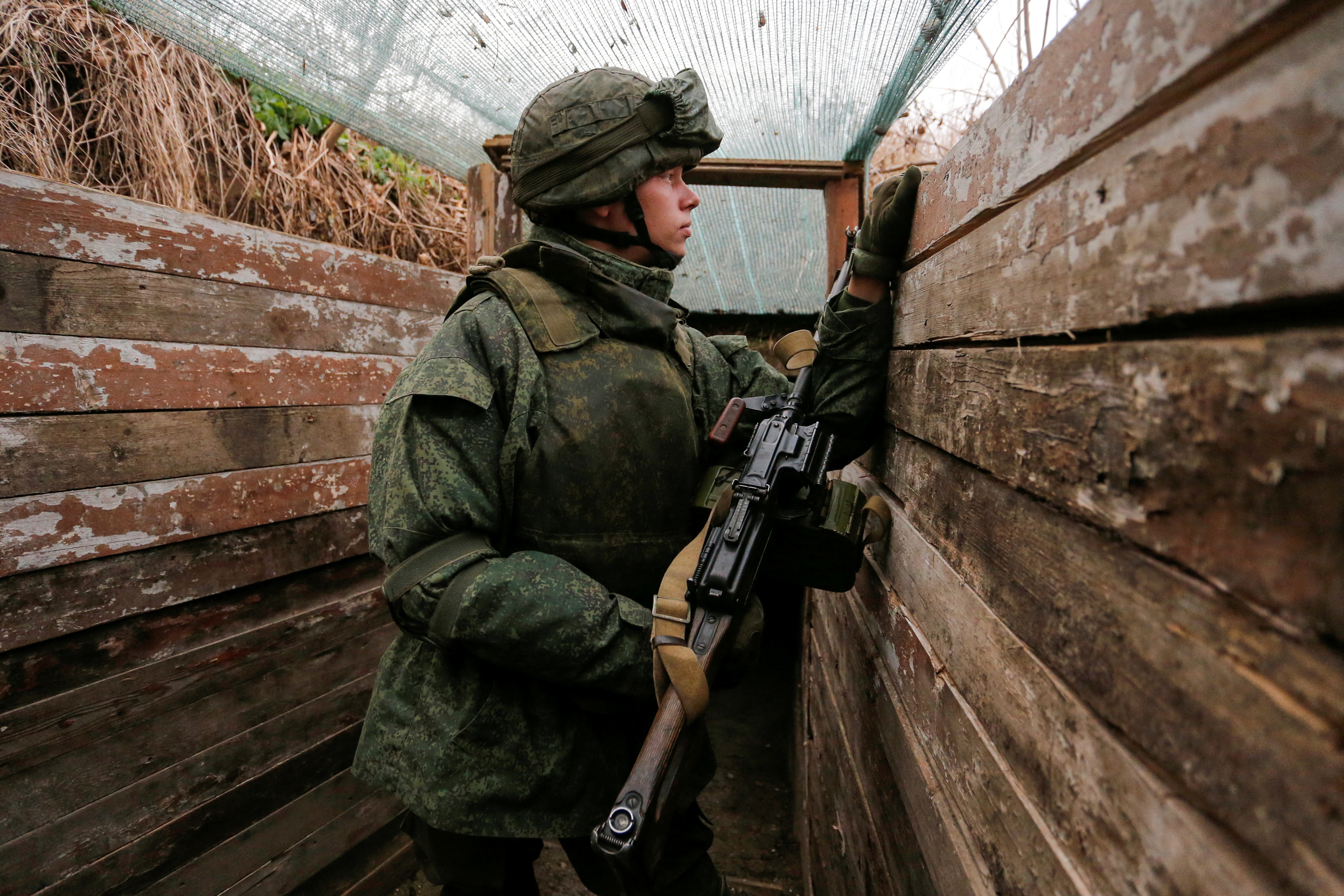 Ukrainian Snipers Ditch Ghillie Suits but Keep These Western Rifles