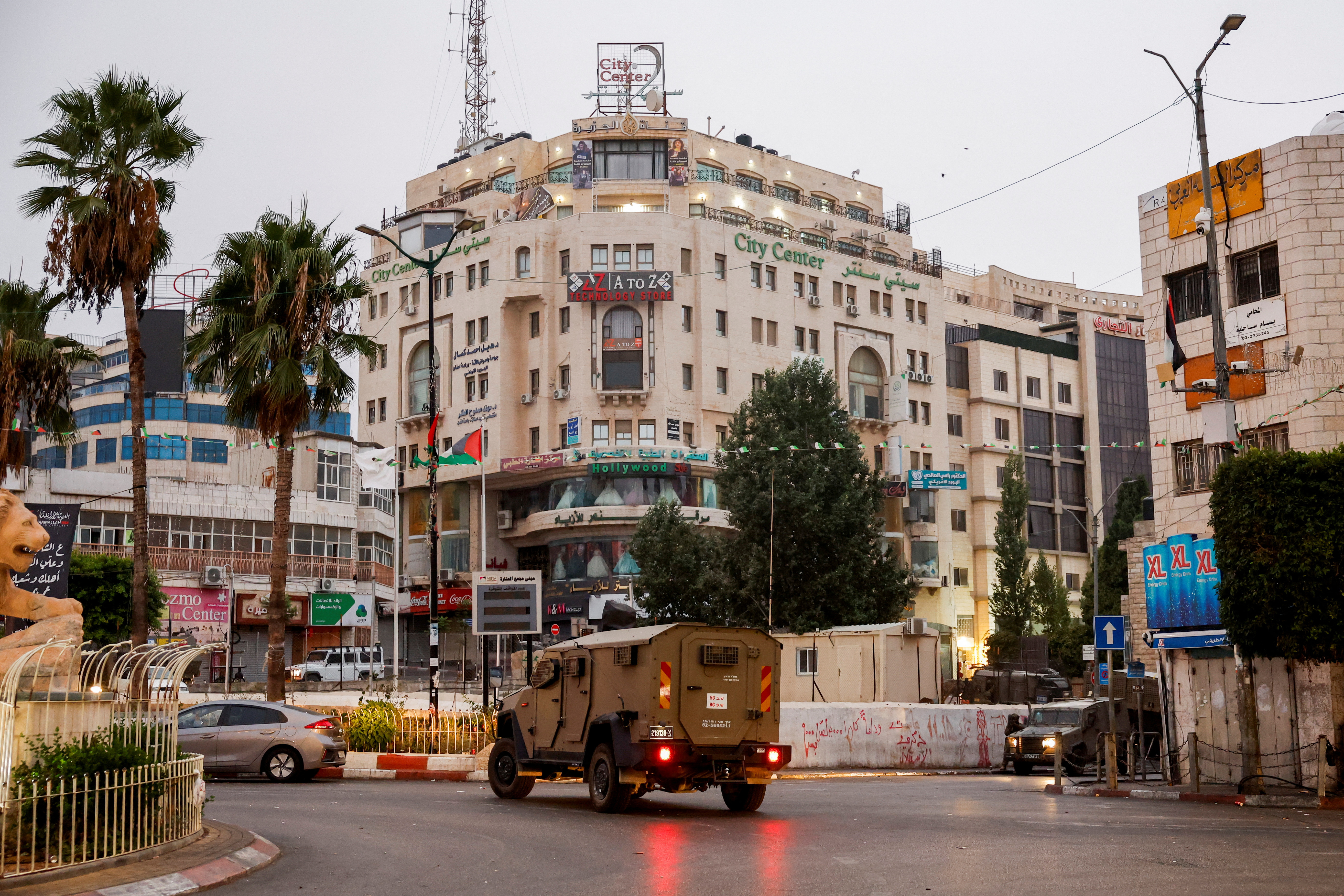 Quân đội Israel đột kích văn phòng Al Jazeera Ramallah