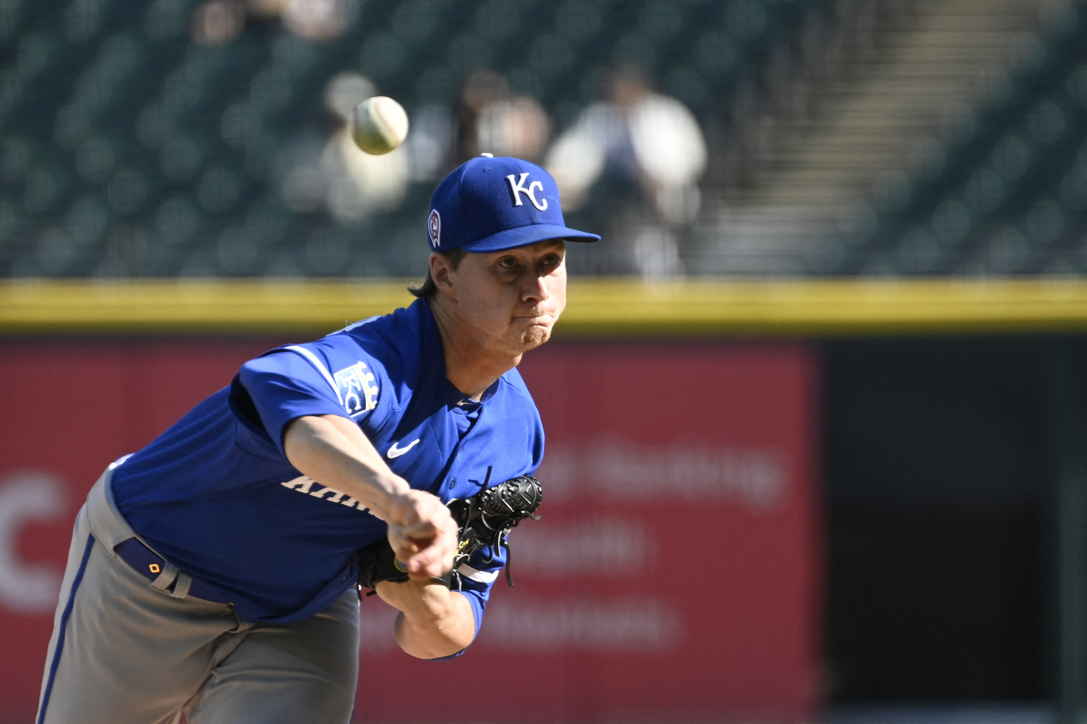 Royals blow lead, get it back to clip White Sox