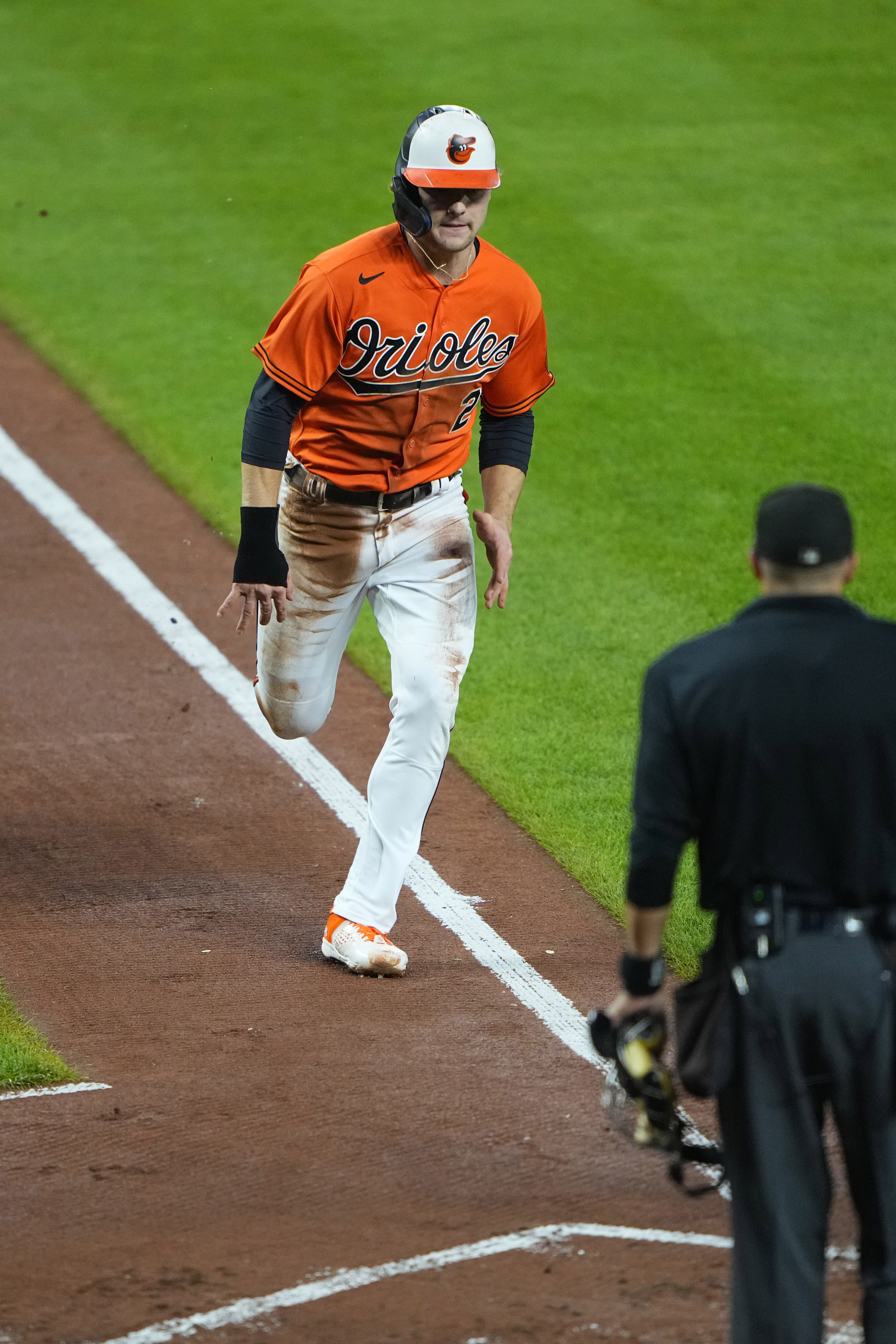 Henderson and Rodriguez help Orioles go a game up on Rays in AL East with  8-0 victory - ABC News