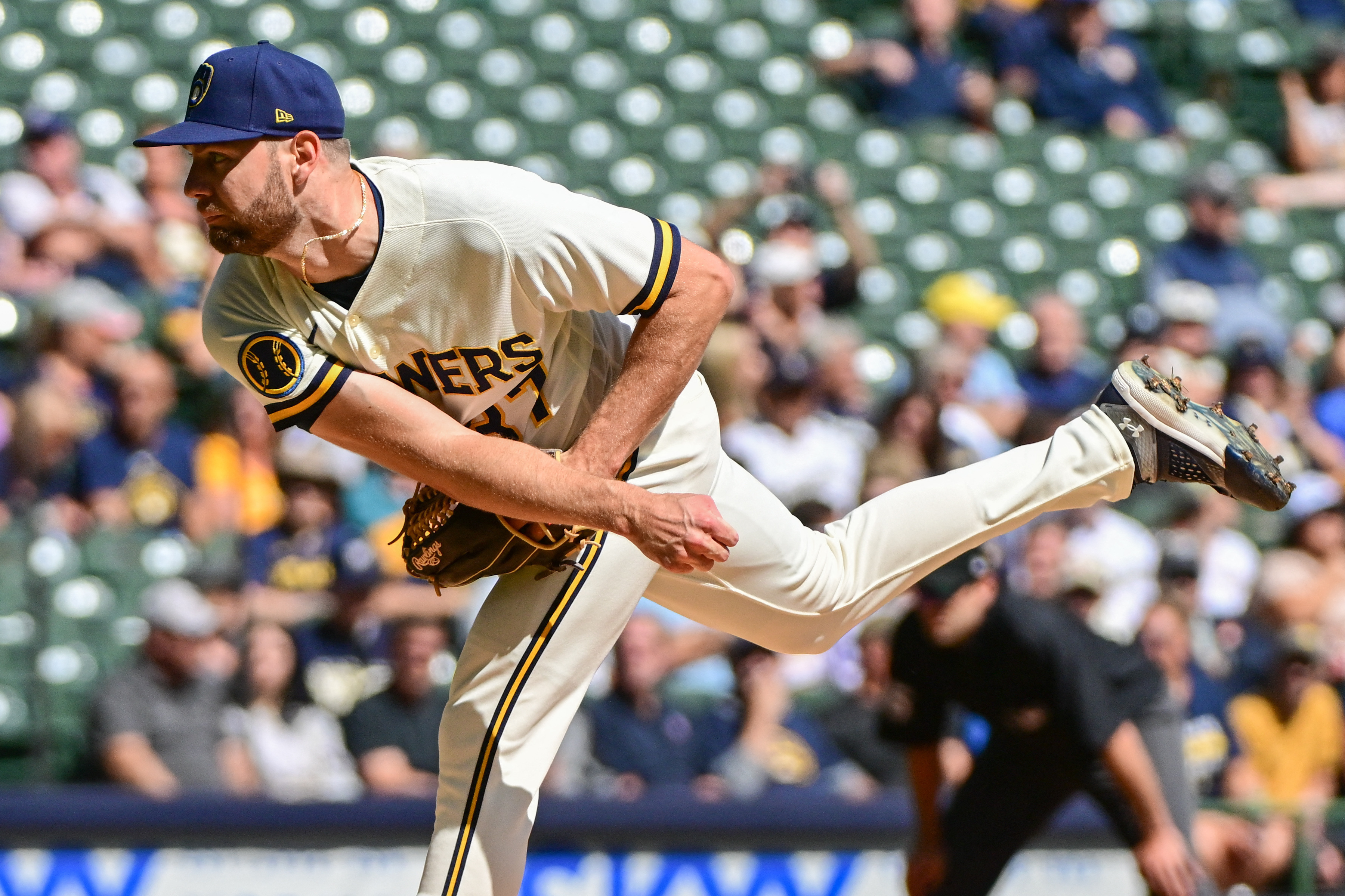Tyrone Taylor, relievers power Brewers past Marlins
