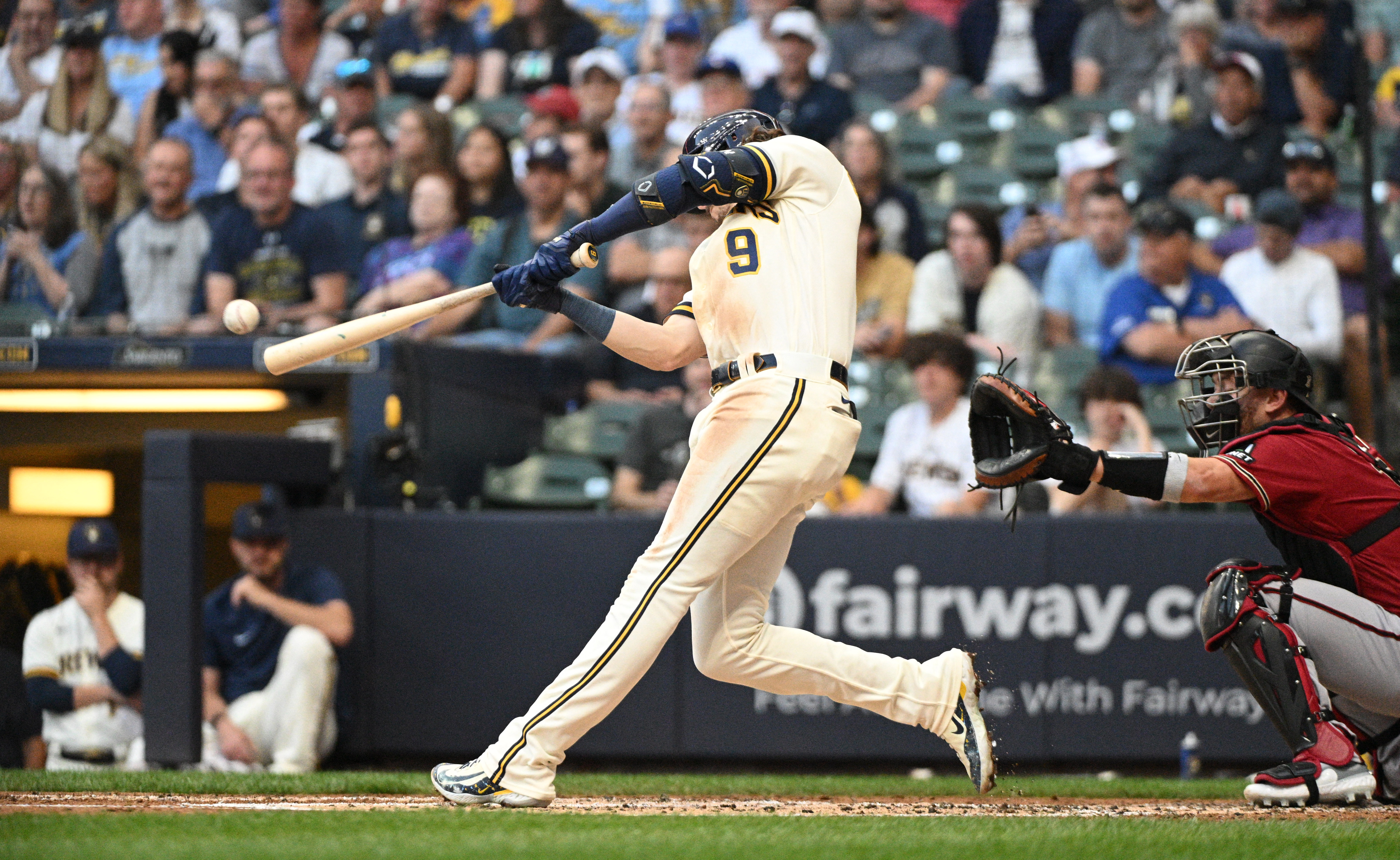 Brewers escape early hole, dump Diamondbacks