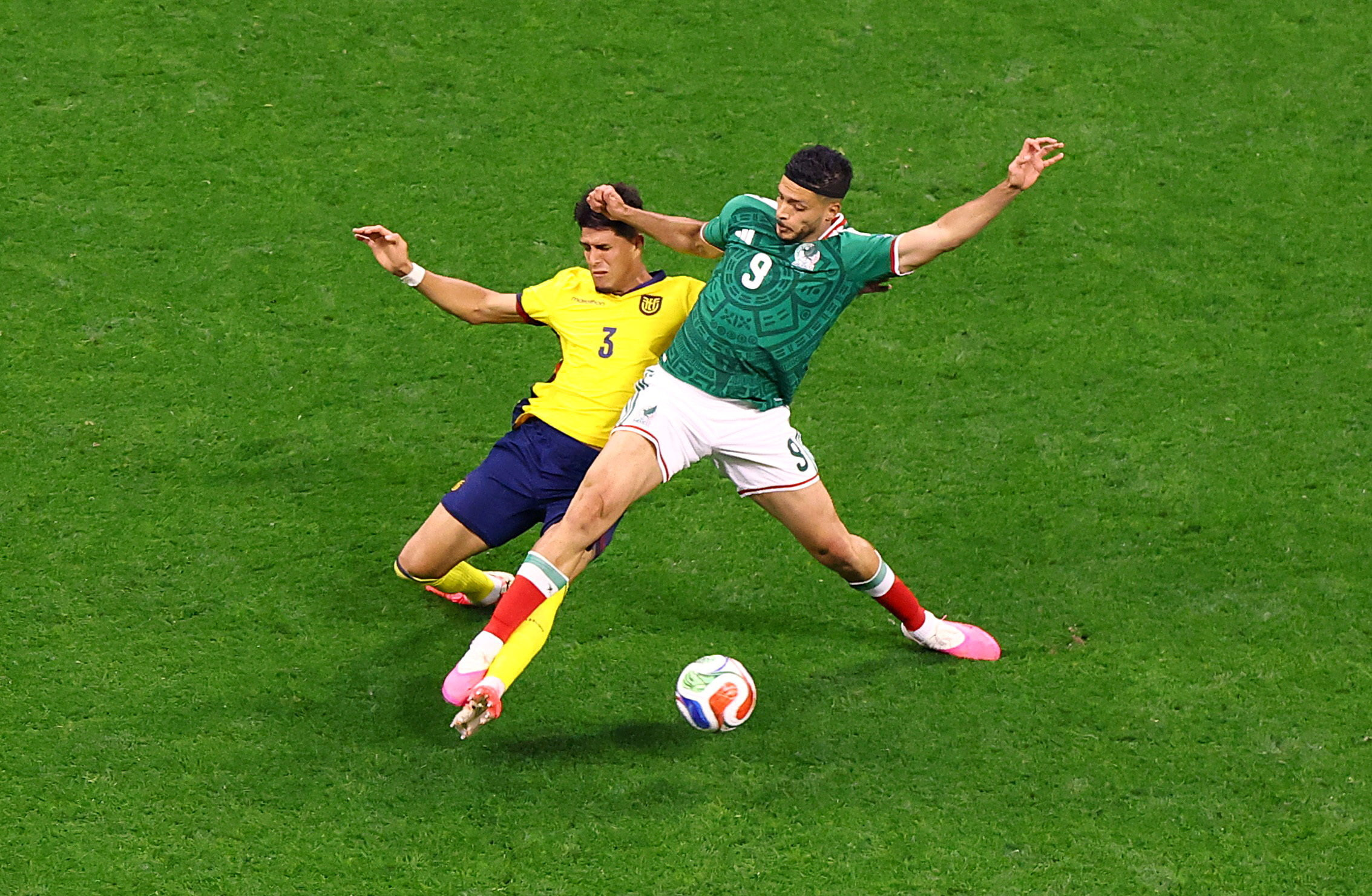 Mexico end knockout hoodoo with win over Ecuador to reach World Cup last 16 | Reuters