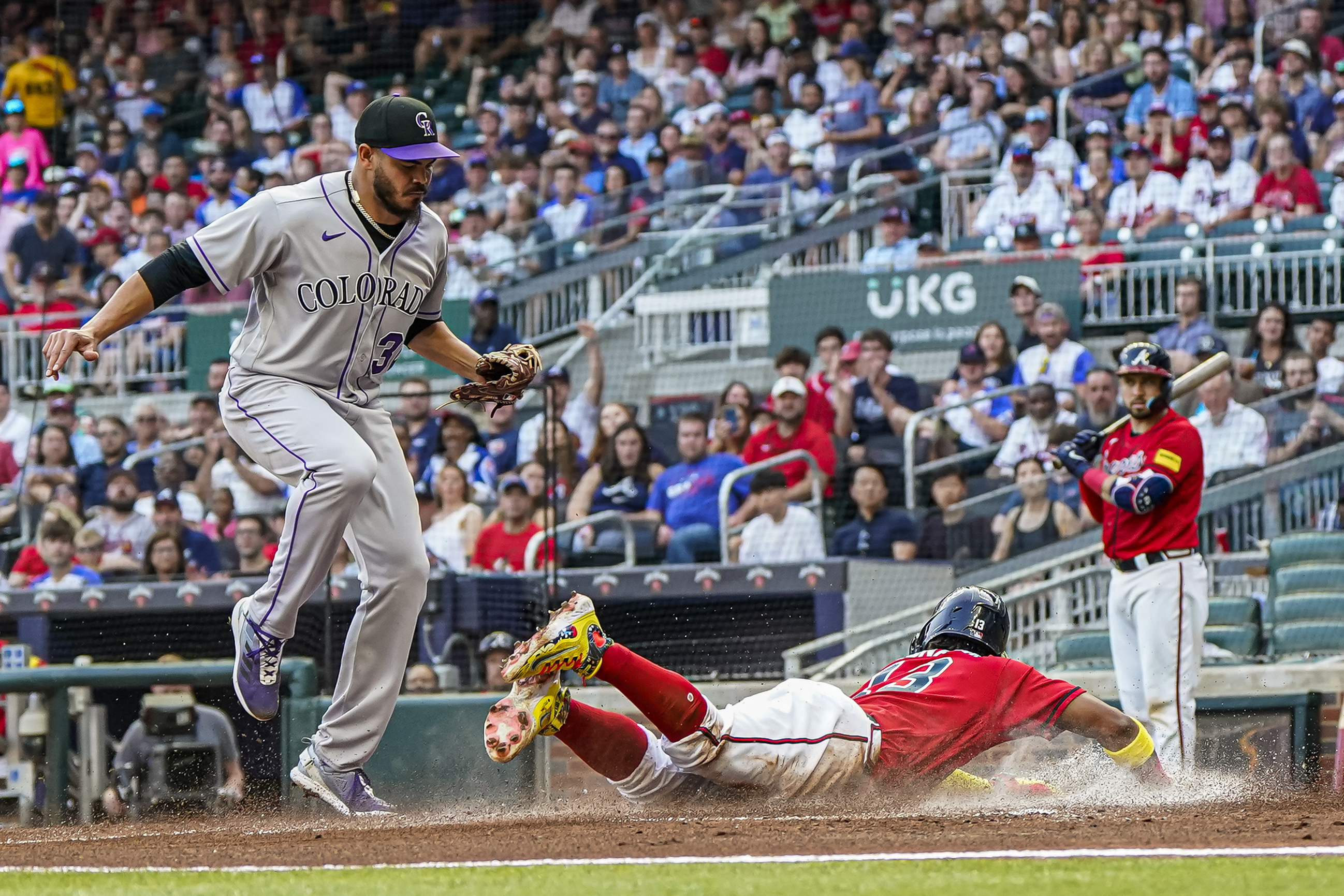 Travis d'Arnaud (2 homers) powers Braves past Rockies