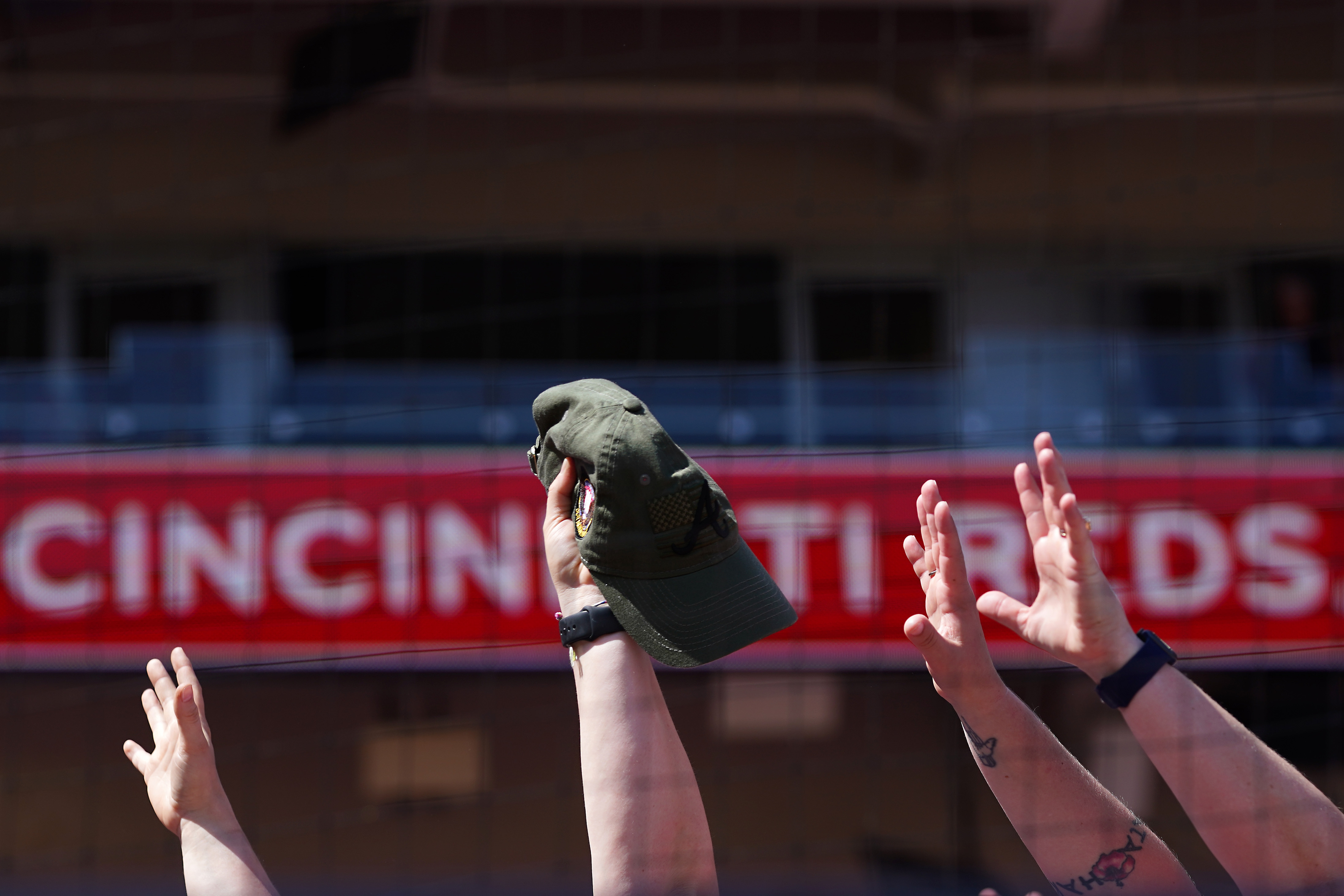 Matt Olson Homers Again, Braves Hold Off Reds | Reuters