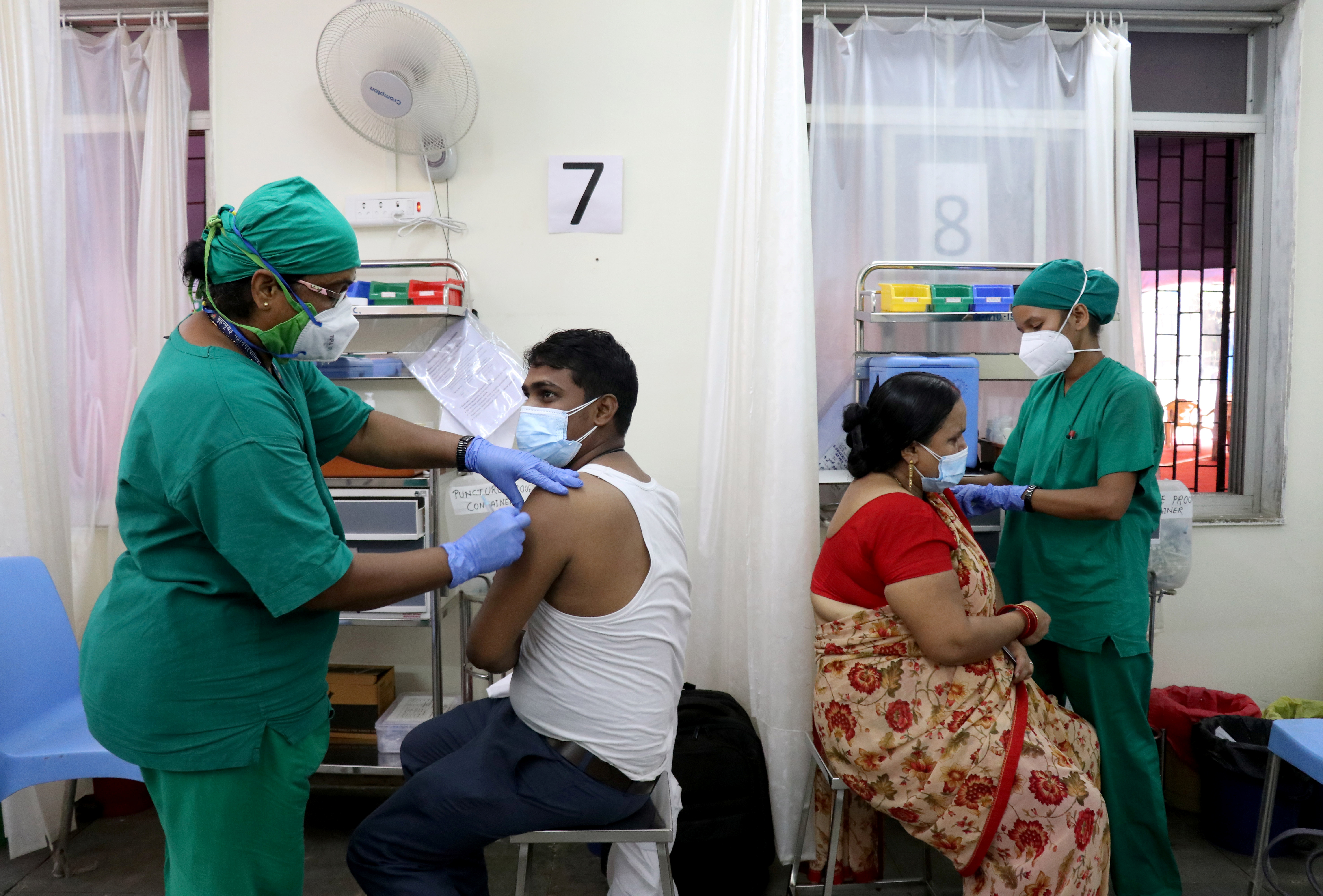 India's vaccinations plummet as coronavirus infections soar  