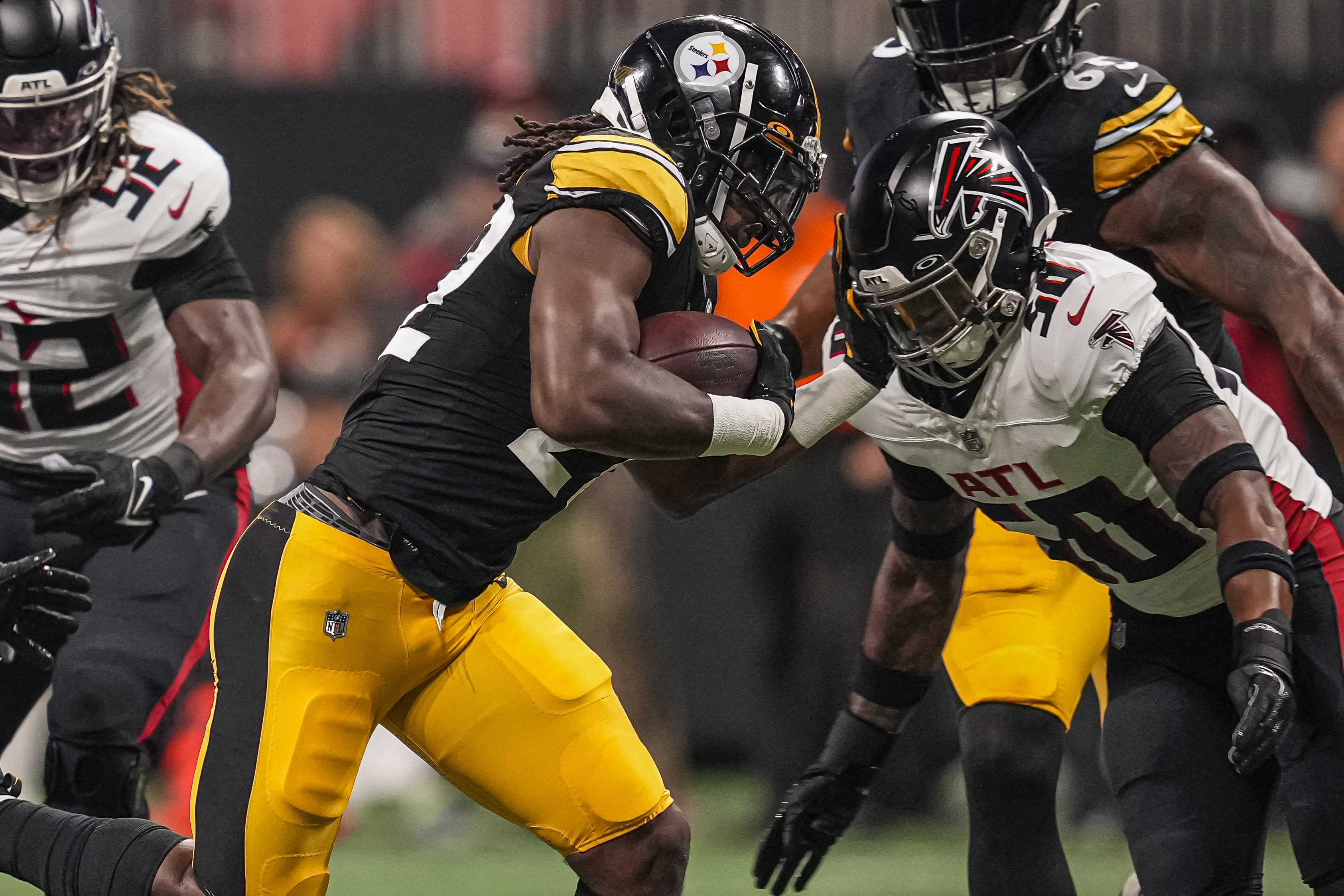 Pittsburgh Steelers quarterback Kenny Pickett throws during the first half  of a preseason NFL football game against the Atlanta Falcons, Thursday,  Aug. 24, 2023, in Atlanta. (AP Photo/Hakim Wright Stock Photo - Alamy