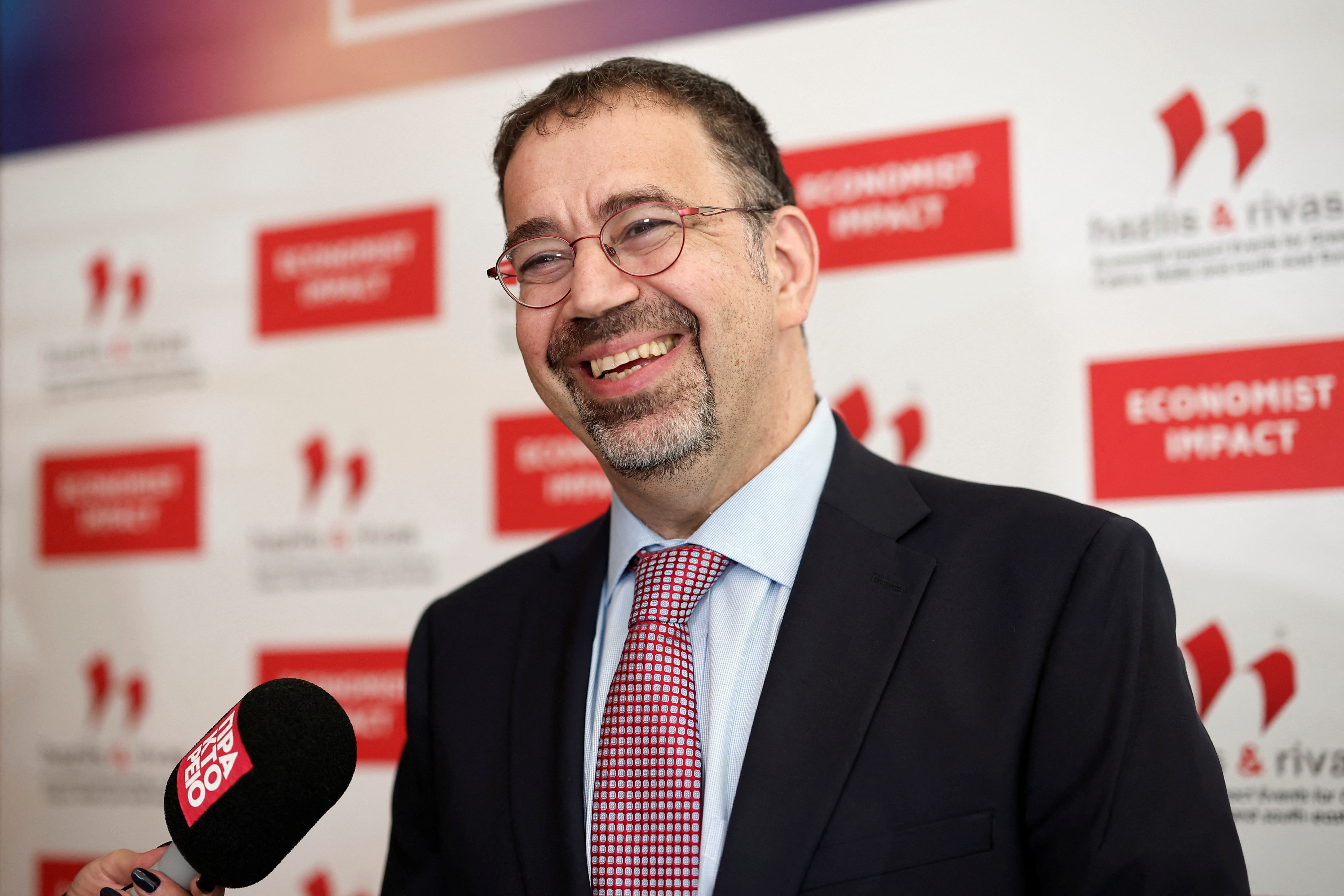 Nobel economics prize goes to inequality researchers Reuters