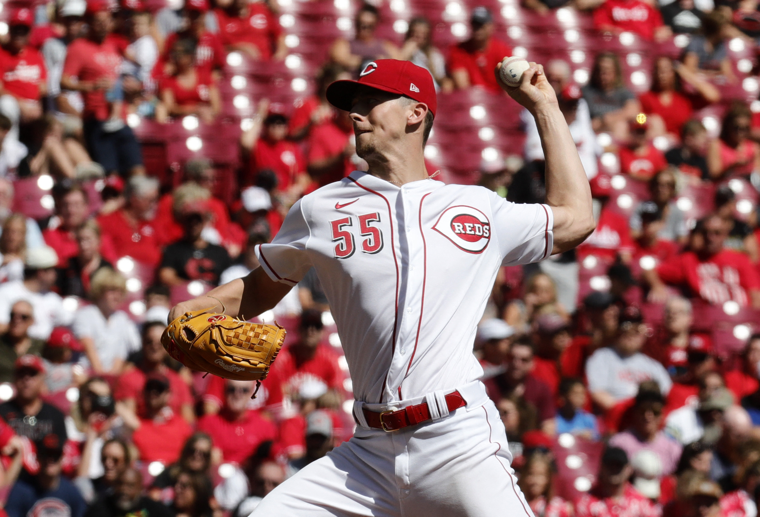 Reds rally to knock off Pirates, 4-2