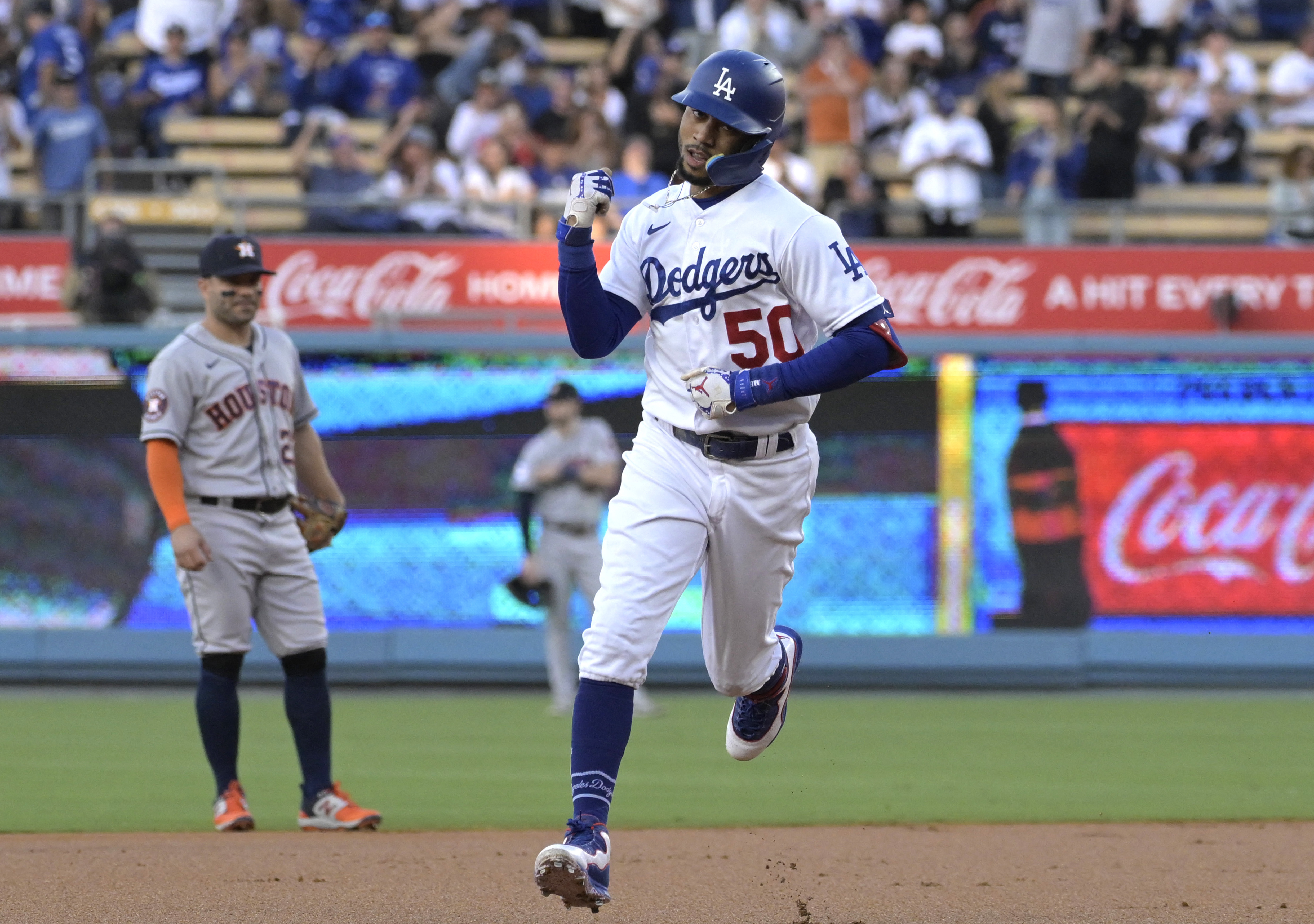 Sheehan earns 1st career win, Dodgers edge Astros