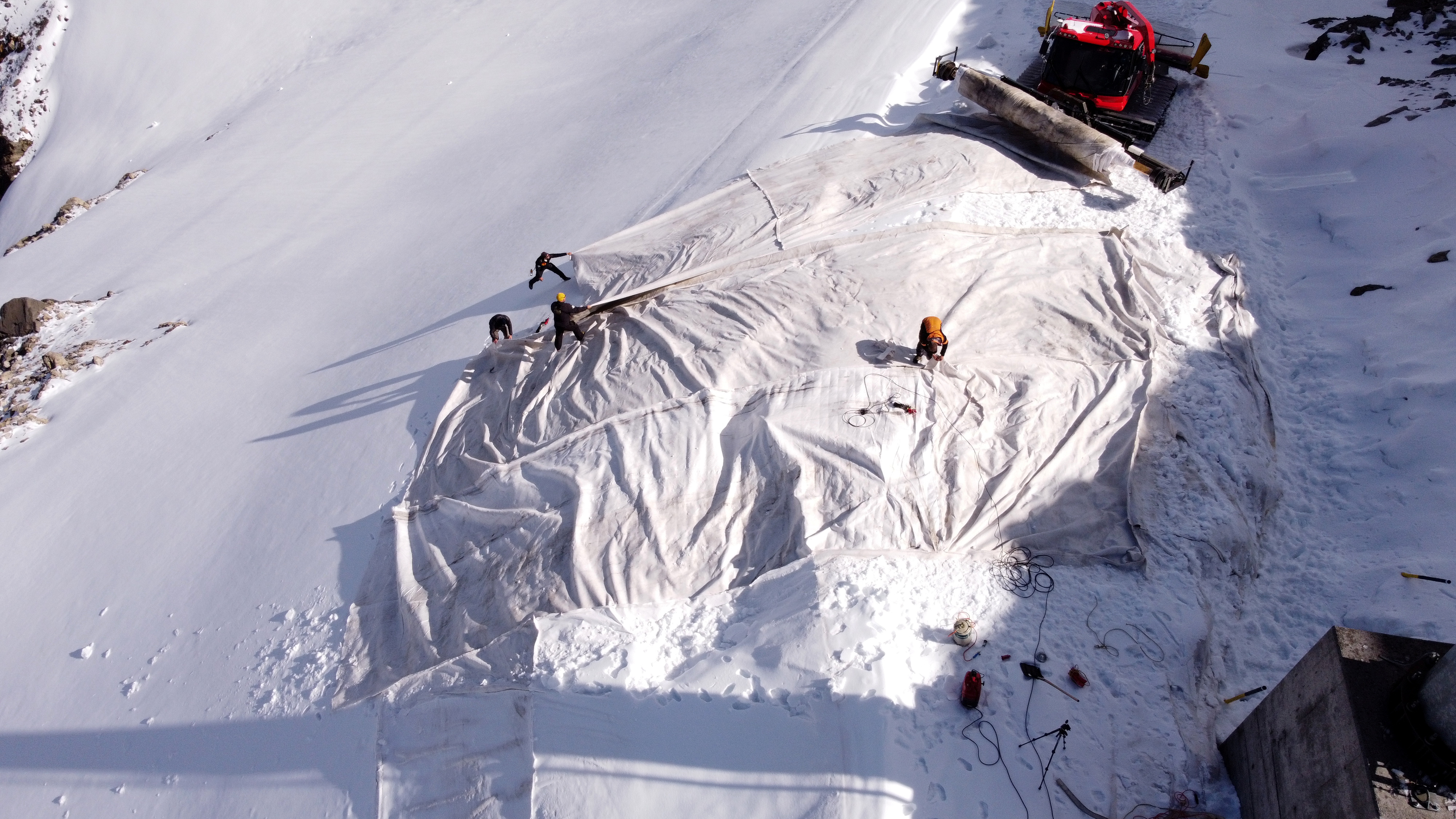 Protection of the glacier on Mount Titlis near Engelberg