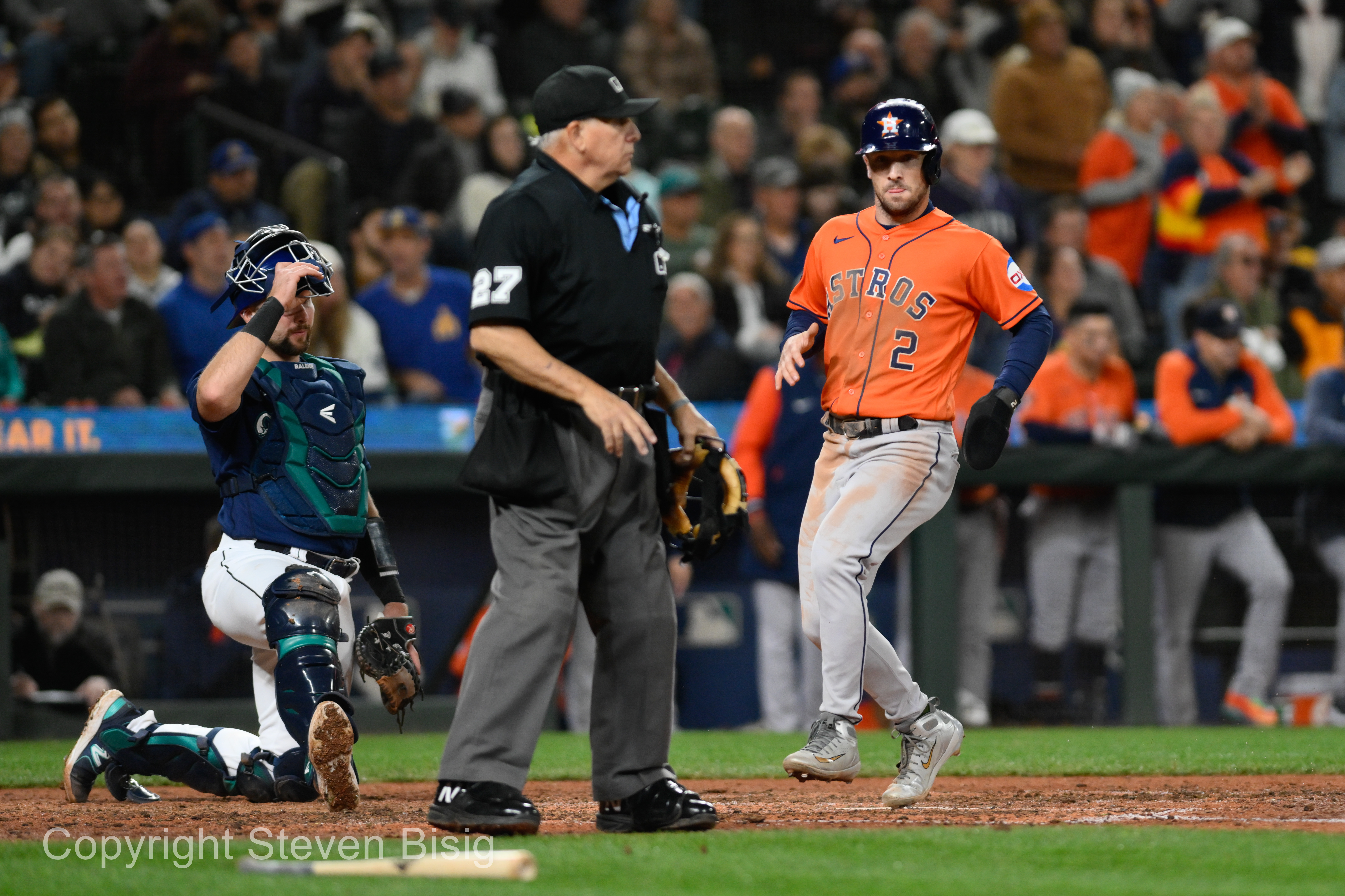 Astros belt 3 homers in key win over Mariners