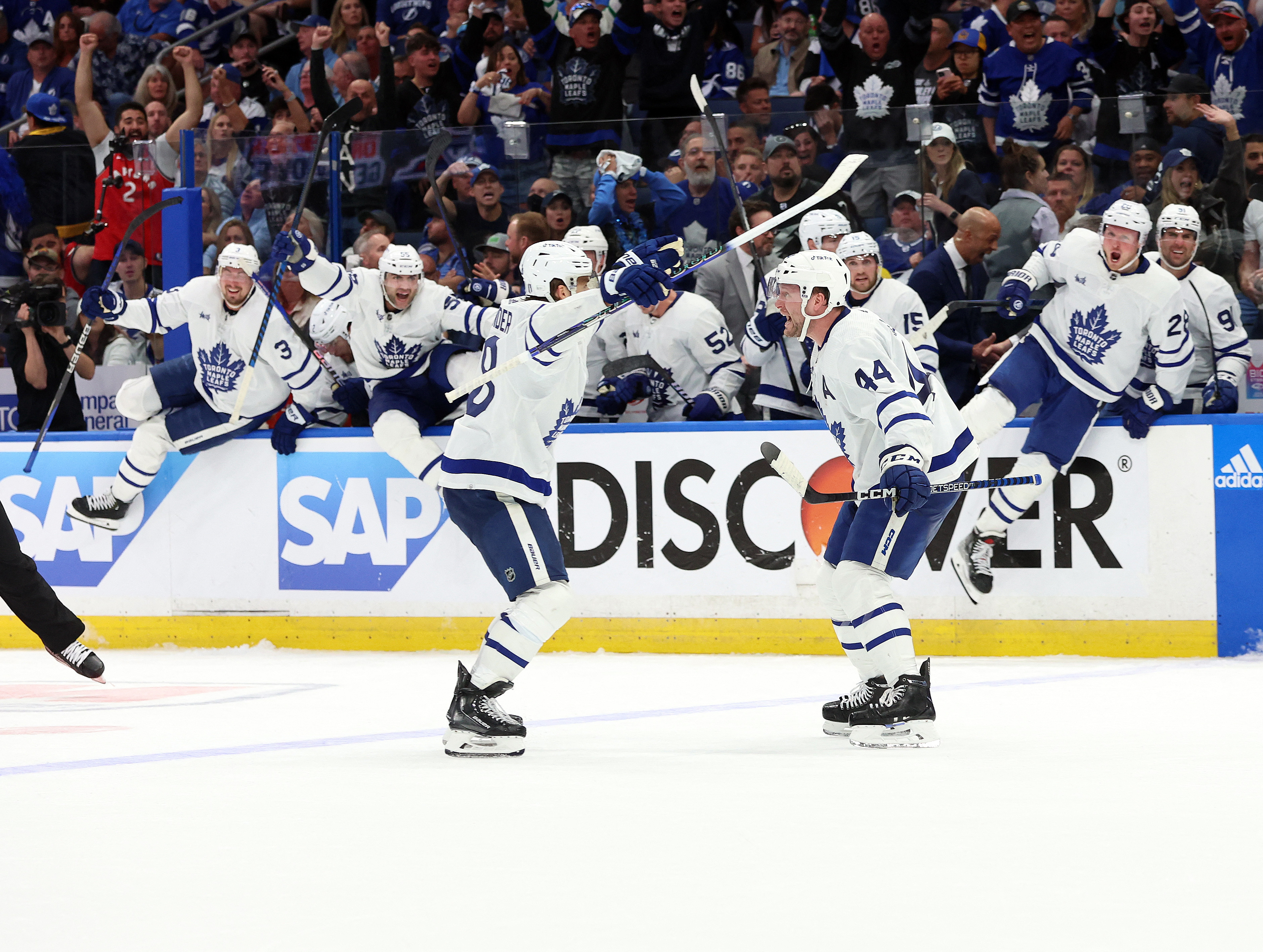 Rielly's OT winner gives Maple Leafs series lead over Lightning