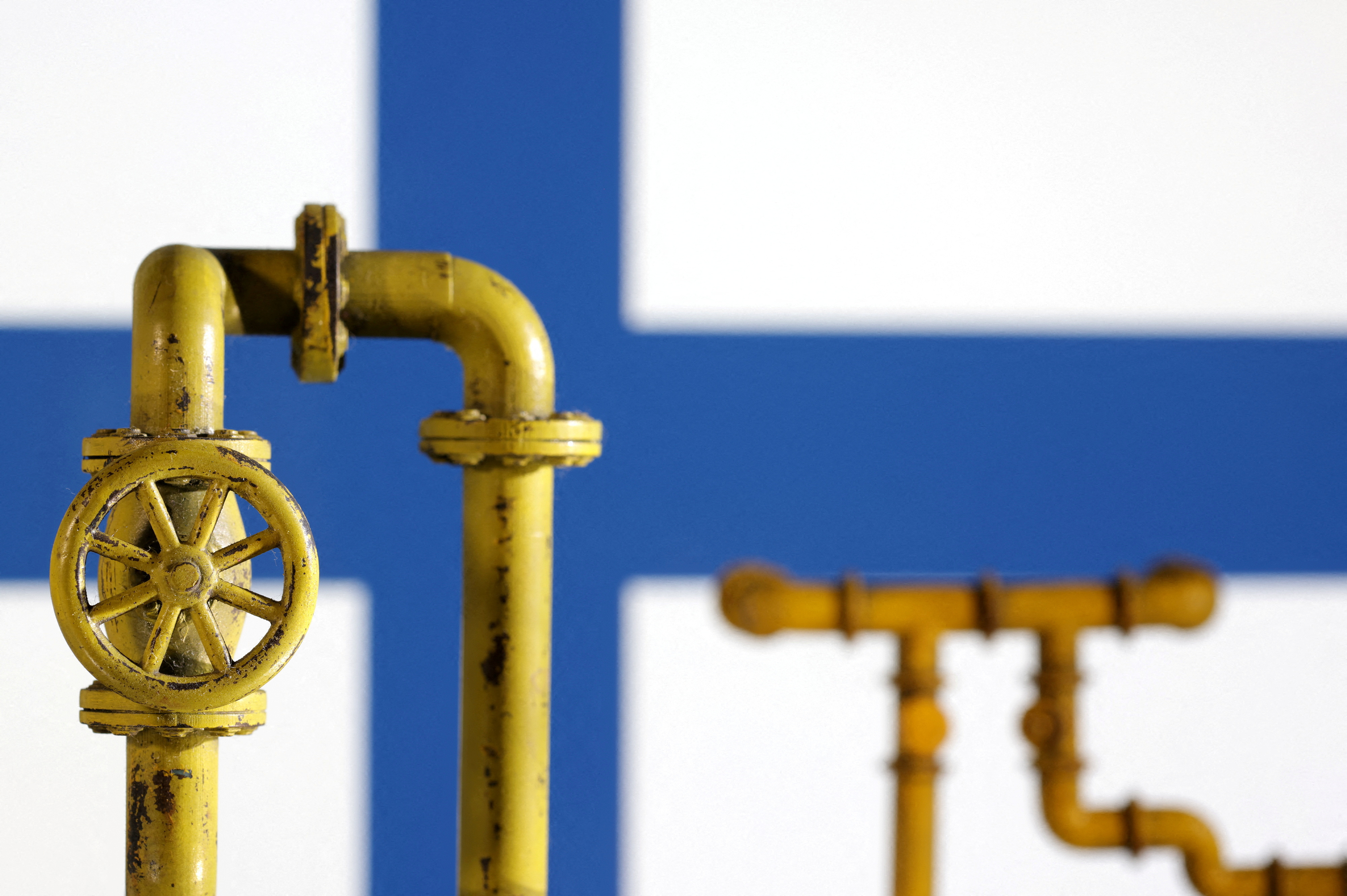 The illustration shows a natural gas pipeline and the flag of Finland