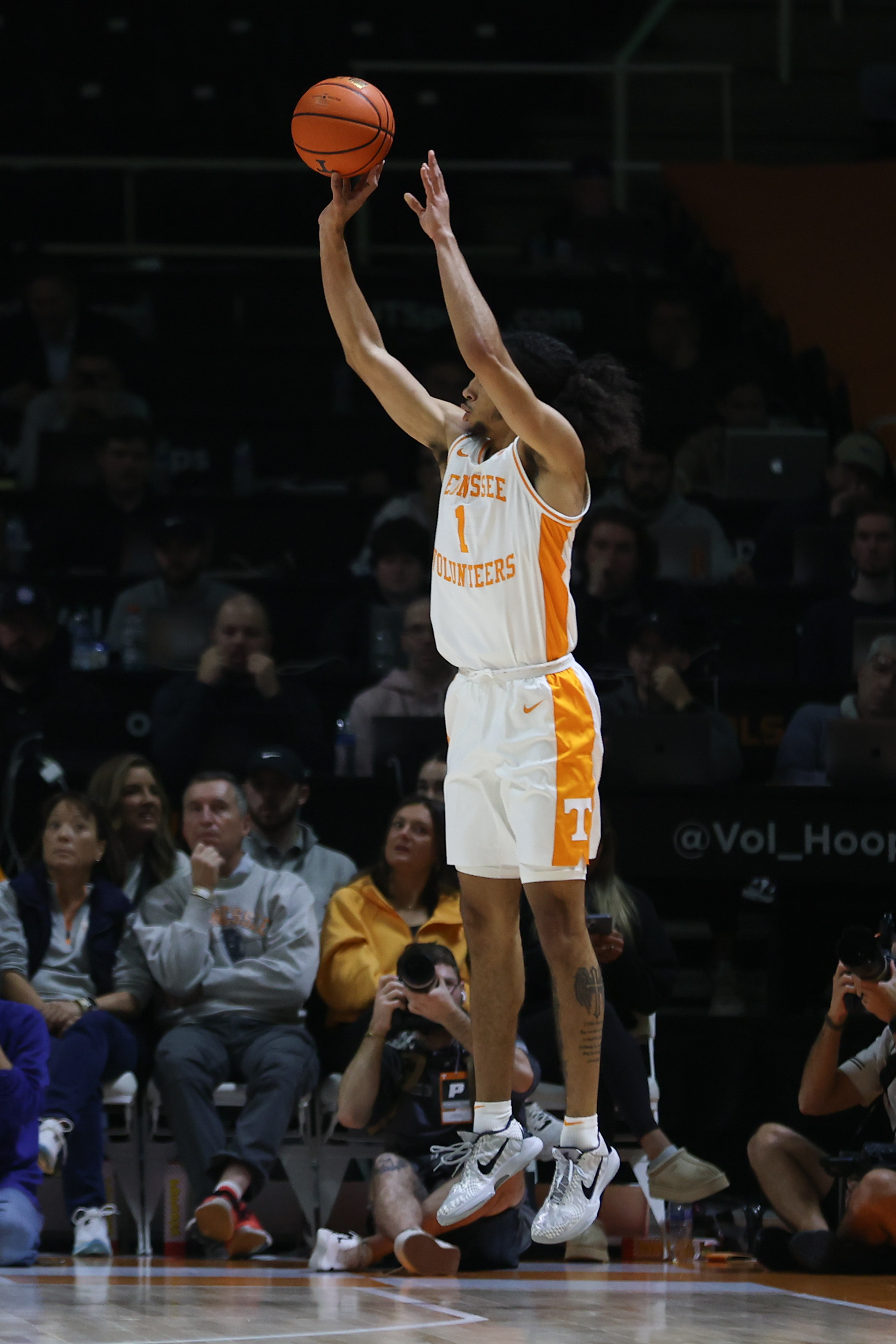 Jonas Aidoo (29 Points) Lifts No. 12 Vols Past Georgia Southern | Reuters