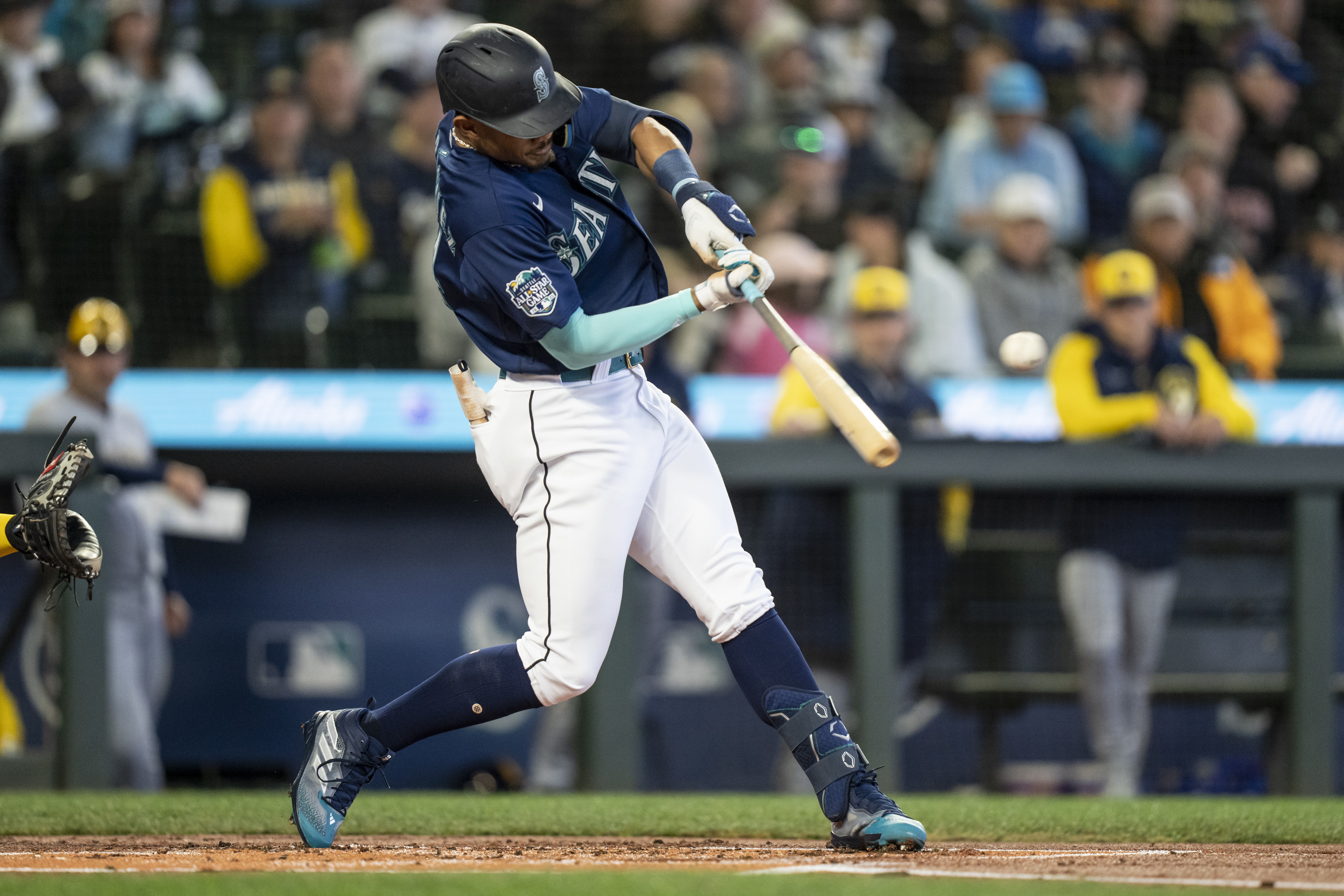Brewers defeat Mariners 5-3