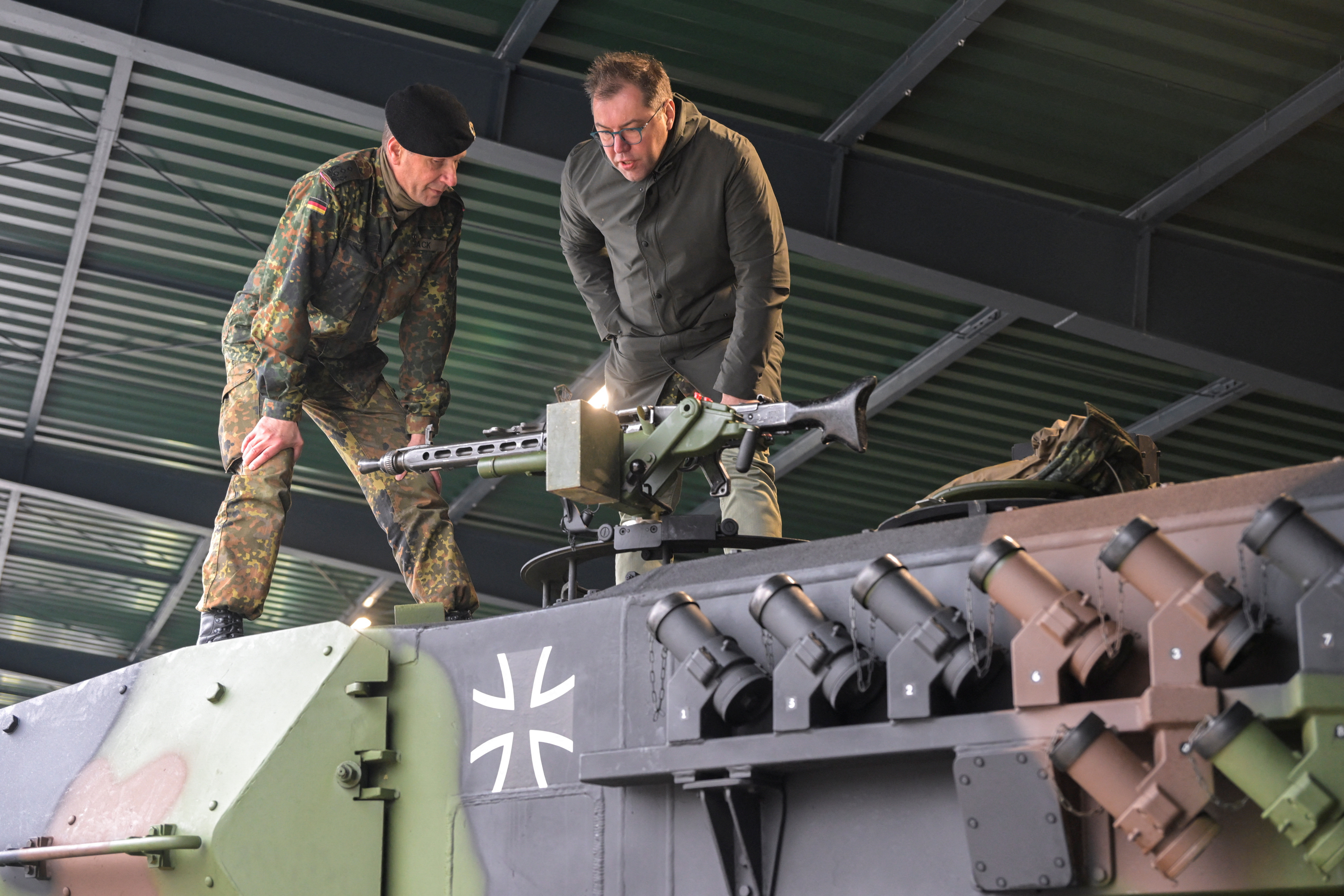 Leopard tanks like a Mercedes, says Ukrainian soldier training in
