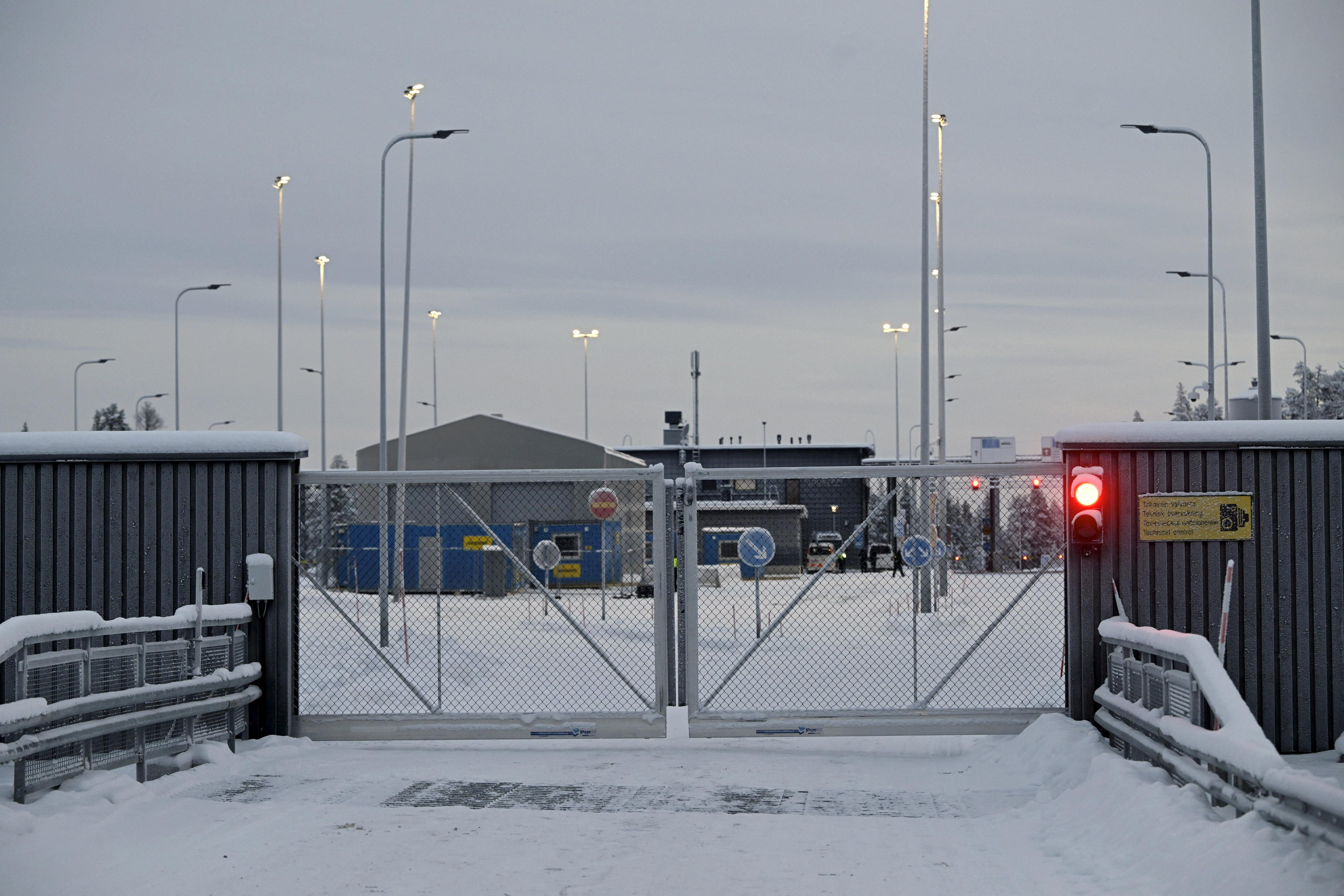 フィンランド、ロシアとの国境を2週間全面閉鎖へ　難民流入阻止で