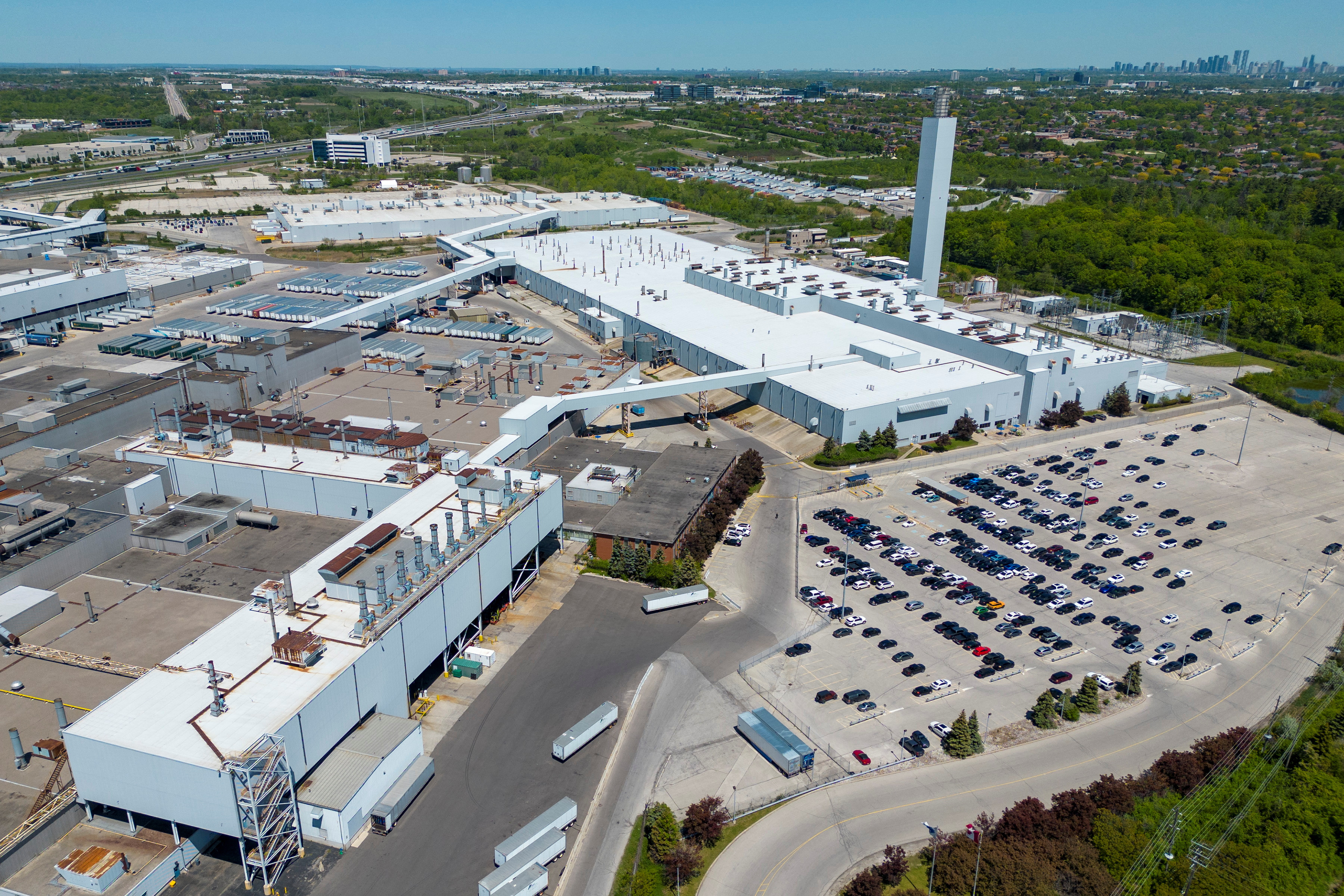 Ford pivots from EV plans to heavy-duty trucks at Canada facility | Reuters
