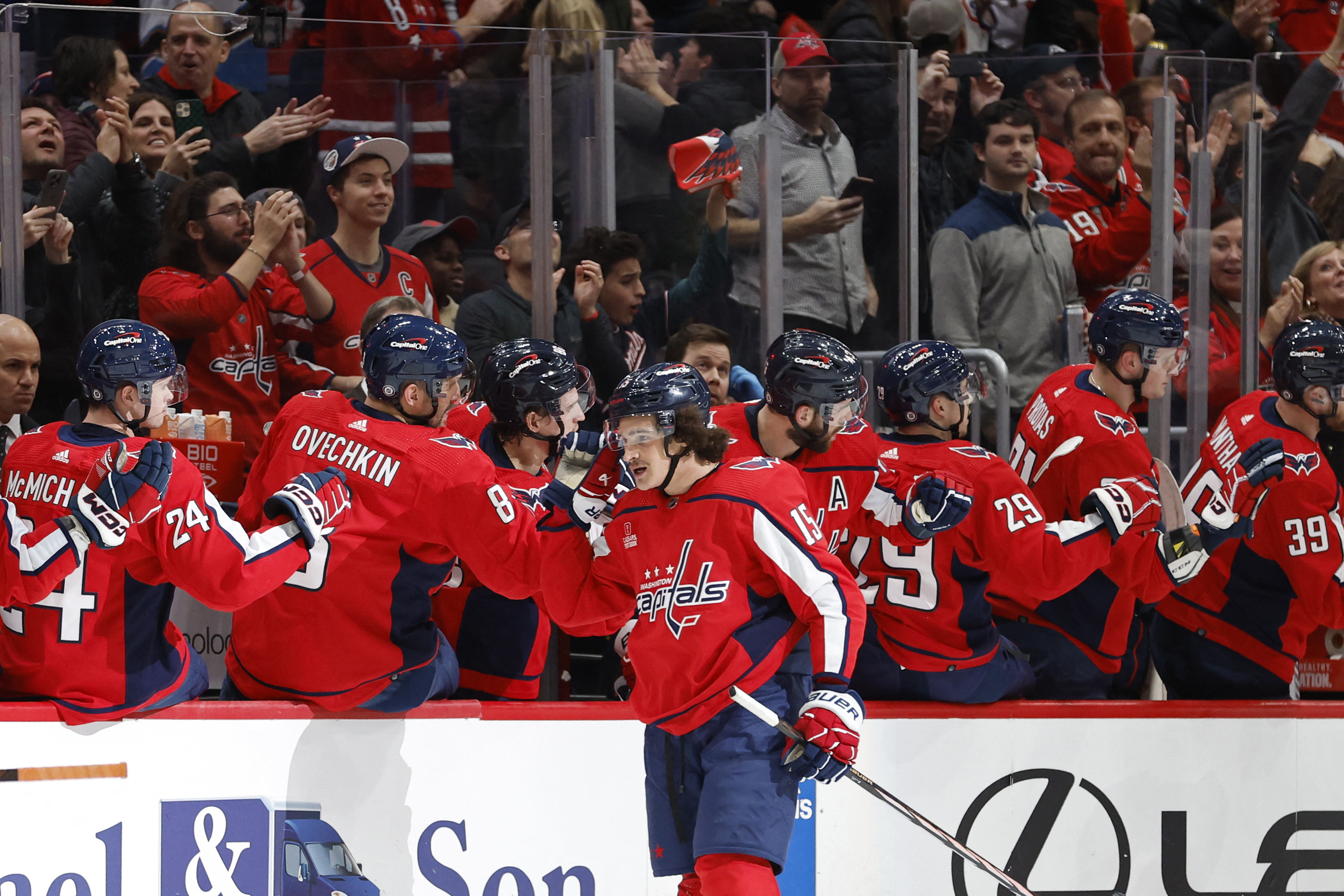 Capitals rally with five straight goals to beat Flyers | Reuters