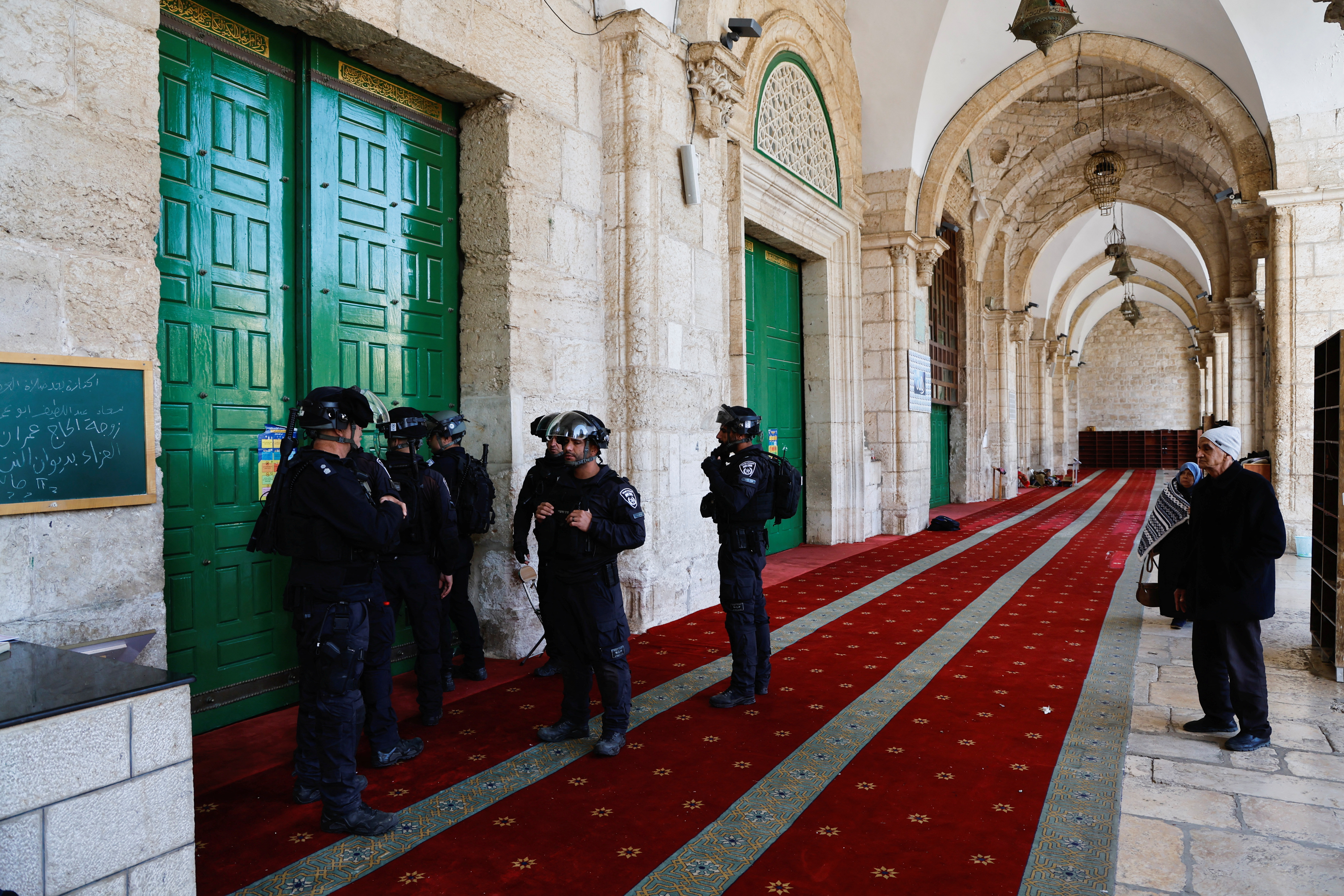 Israeli extremists storm Al-Aqsa as thousands worldwide rally in