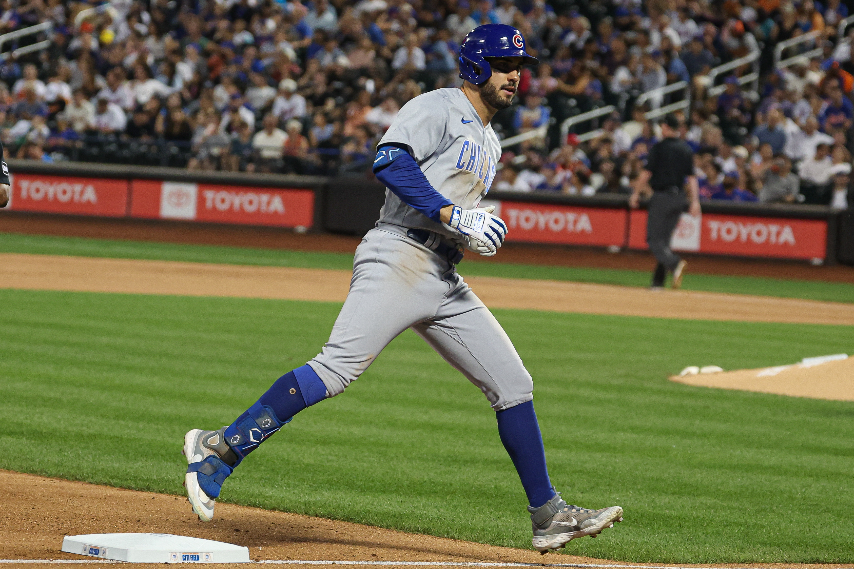 Reactions to Kyle Schwarber's long home run at Citi Field